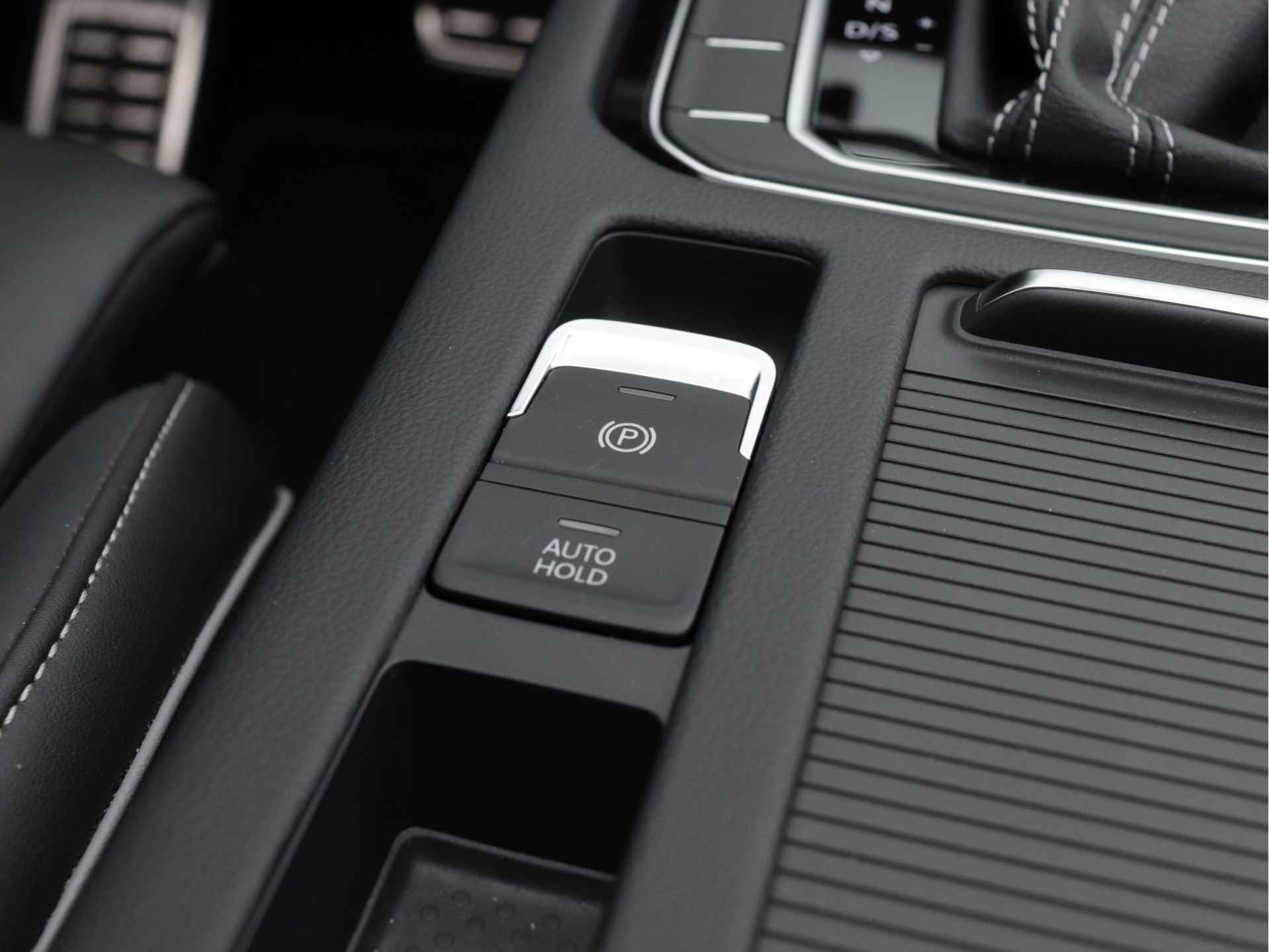 Volkswagen Arteon Shooting Brake 2.0 TSI R-Line Business 190pk Automaat | Leder | Panorama dak | Camera | Keyless | Navigatie | - 40/63
