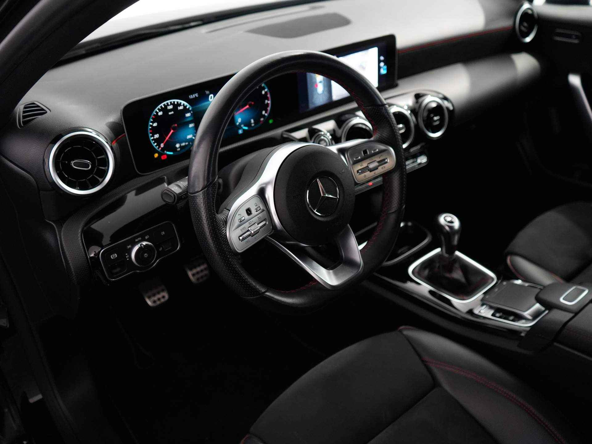 Mercedes-Benz A-Klasse 160 Business Solution AMG | AMG-styling | Cruise control | Lichtmetalen velgen 18" - 20/31