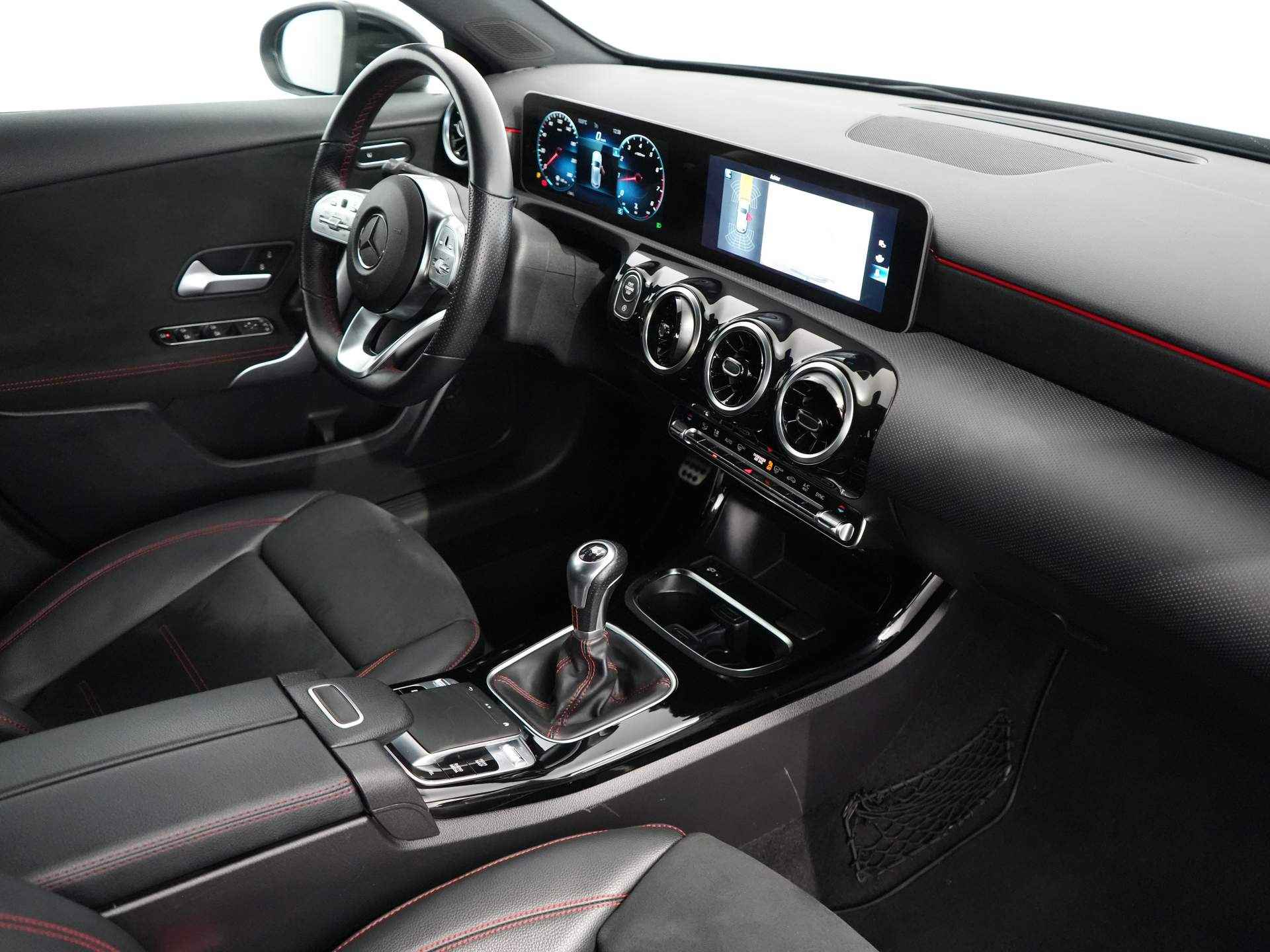 Mercedes-Benz A-Klasse 160 Business Solution AMG | AMG-styling | Cruise control | Lichtmetalen velgen 18" - 21/31