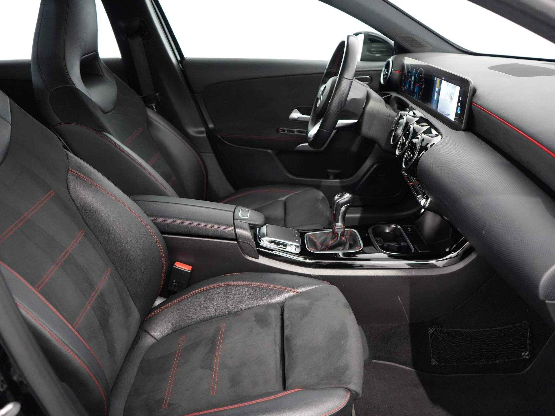 Mercedes-Benz A-Klasse 160 Business Solution AMG | AMG-styling | Cruise control | Lichtmetalen velgen 18" - 22/31