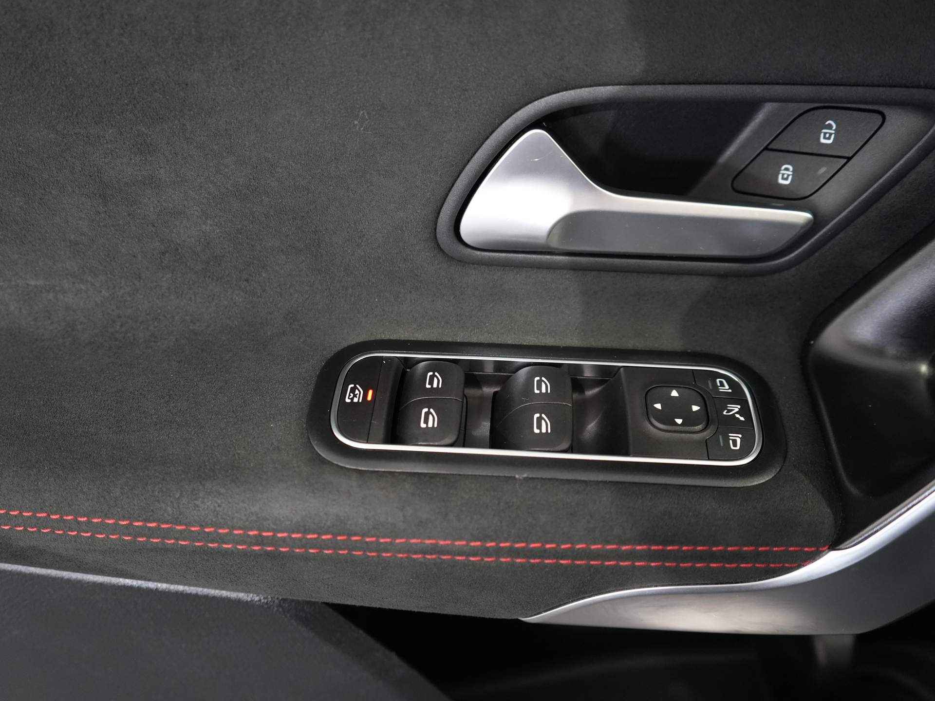 Mercedes-Benz A-Klasse 160 Business Solution AMG | AMG-styling | Cruise control | Lichtmetalen velgen 18" - 30/31