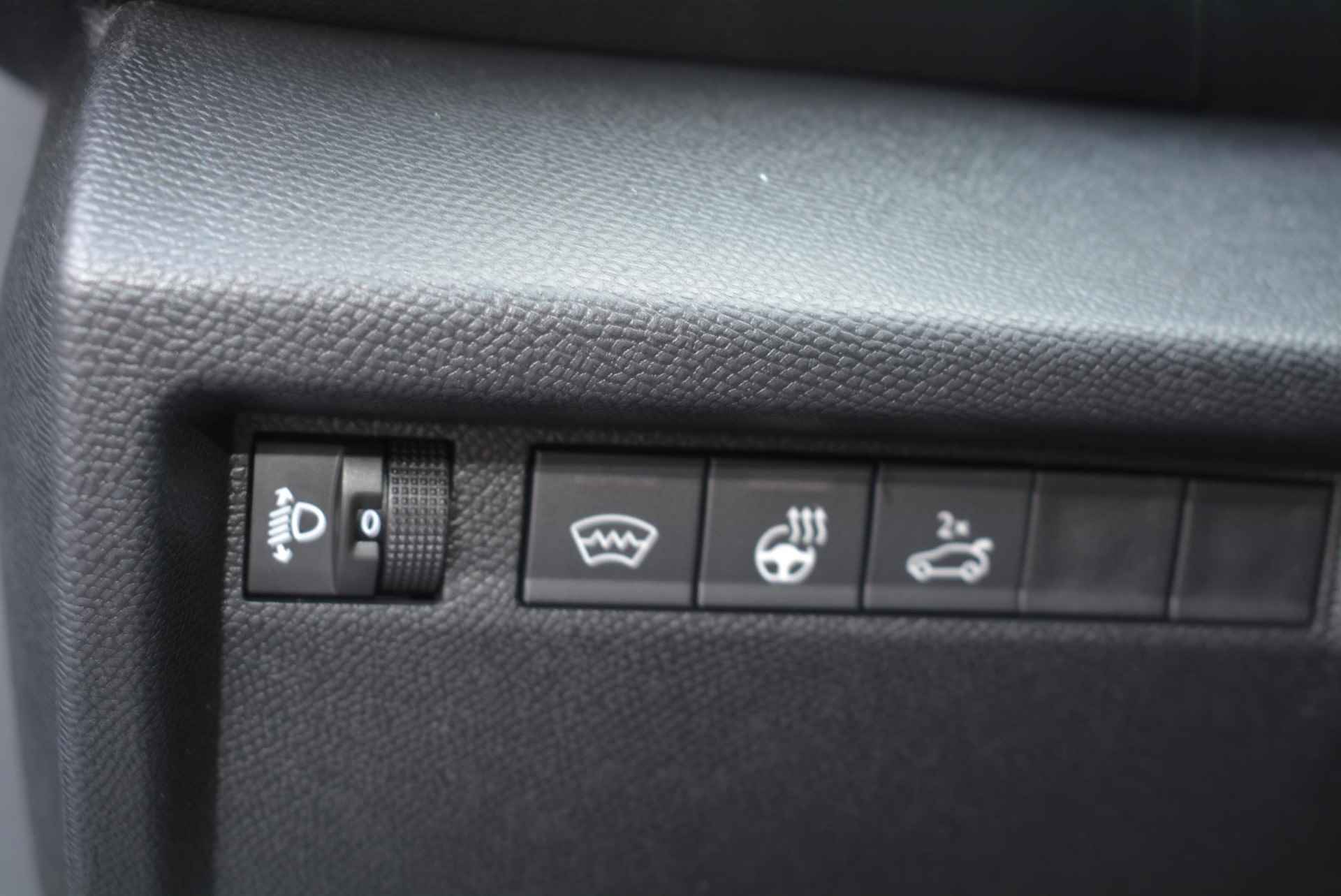 Citroen C4 X 1.2 Turbo 130pk EAT8 Plus | Navigatie | Voorruitverwarming | Bluetooth | Stoelverwarming | Stuurwielverwarming | Apple Carplay/Android Auto - 14/22
