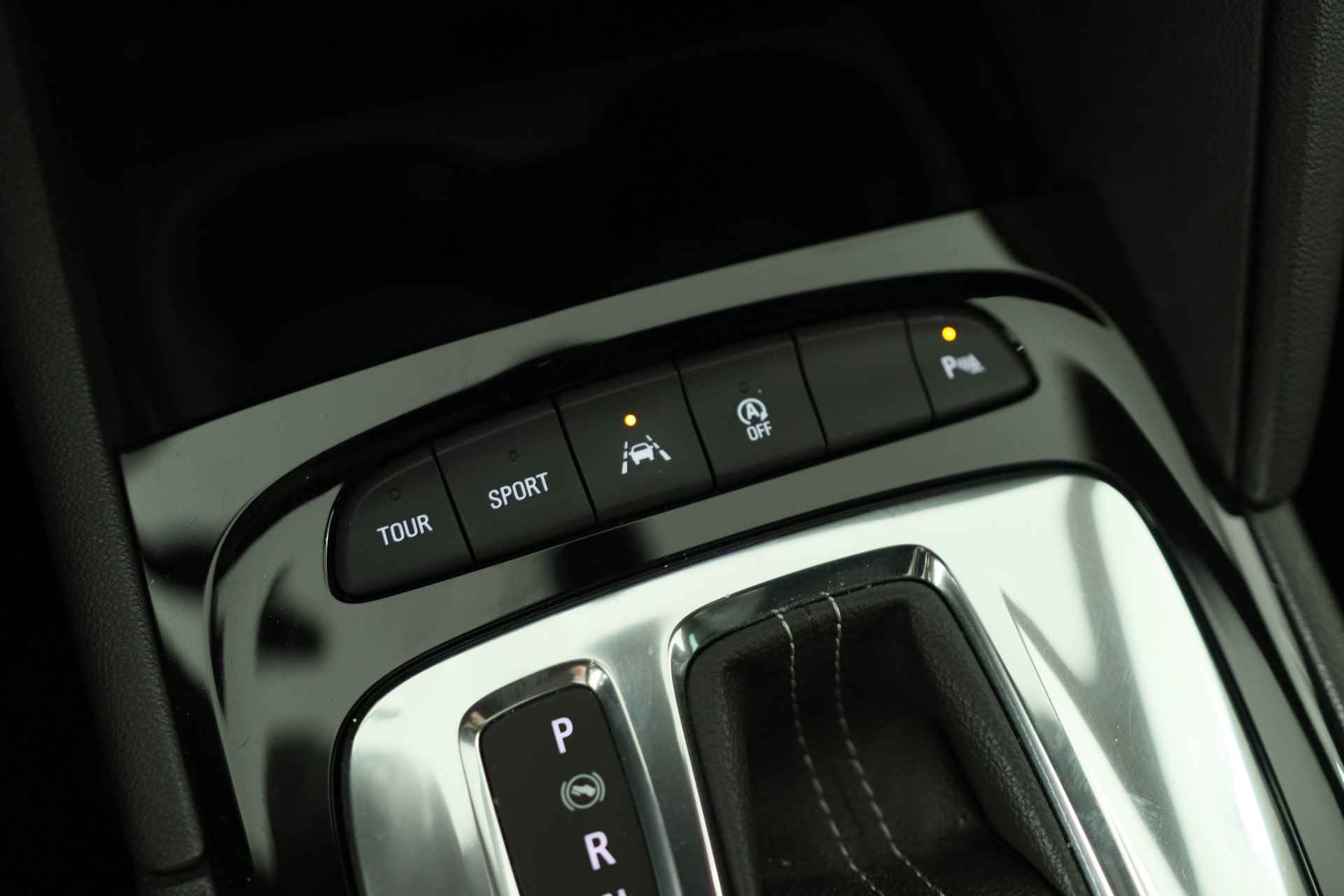 Opel Insignia Sports Tourer 1.6 Turbo 200pk Innovation | 1e Eigenaar! | OPC-Line | AGR | Navi | Clima | Camera | LED | Keyless | Parkeersensor - 36/41
