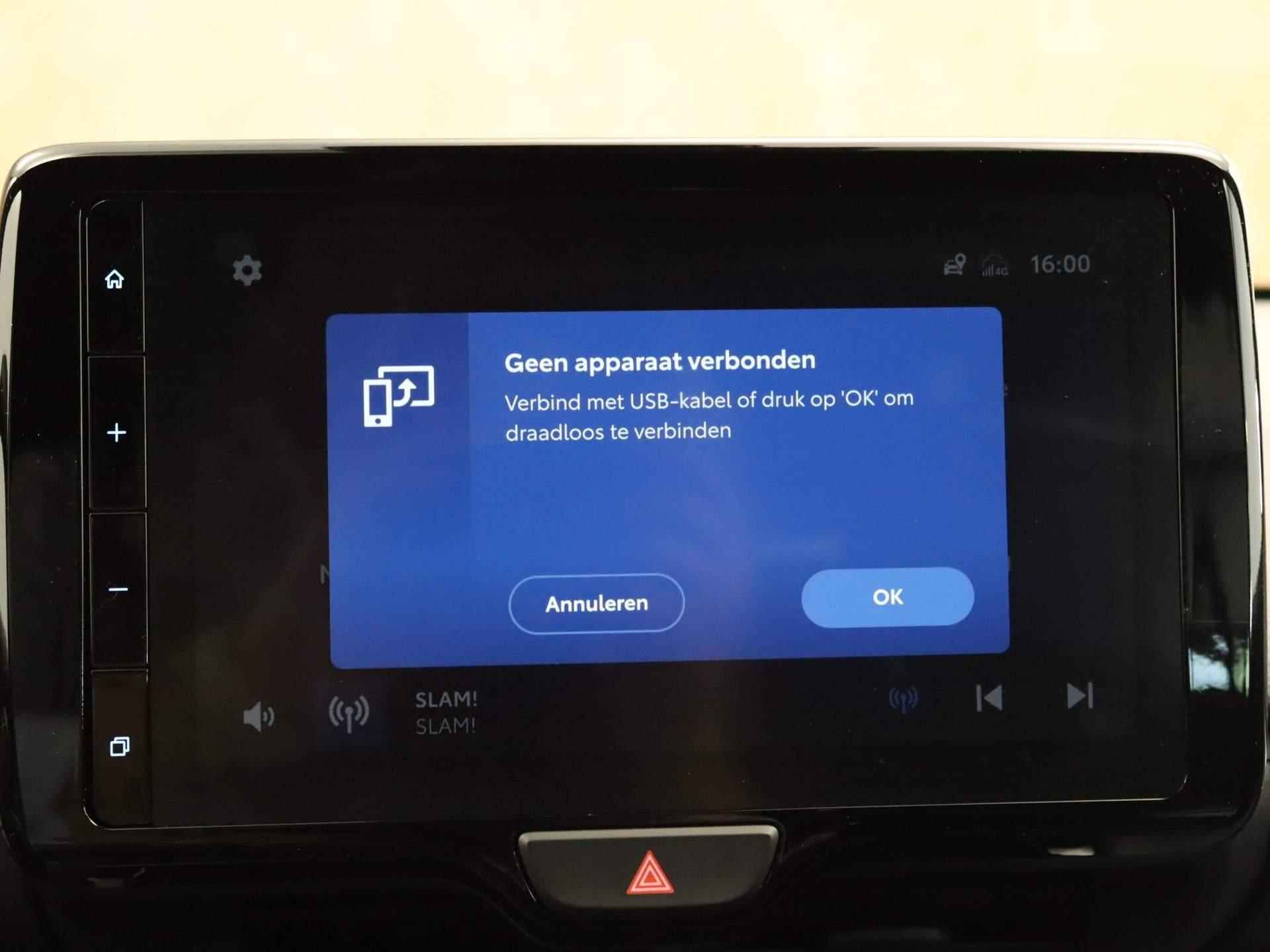 Toyota Yaris Cross 1.5 Hybrid Dynamic Plus - PARKEERSENSOREN VOOR EN ACHTER - DODEHOEK DETECTIE - NAVIGATIE - ADAPTIVE CRUISE CONTROL - STUUR, STOEL EN VOORRUIT VERWARMING - 35/40