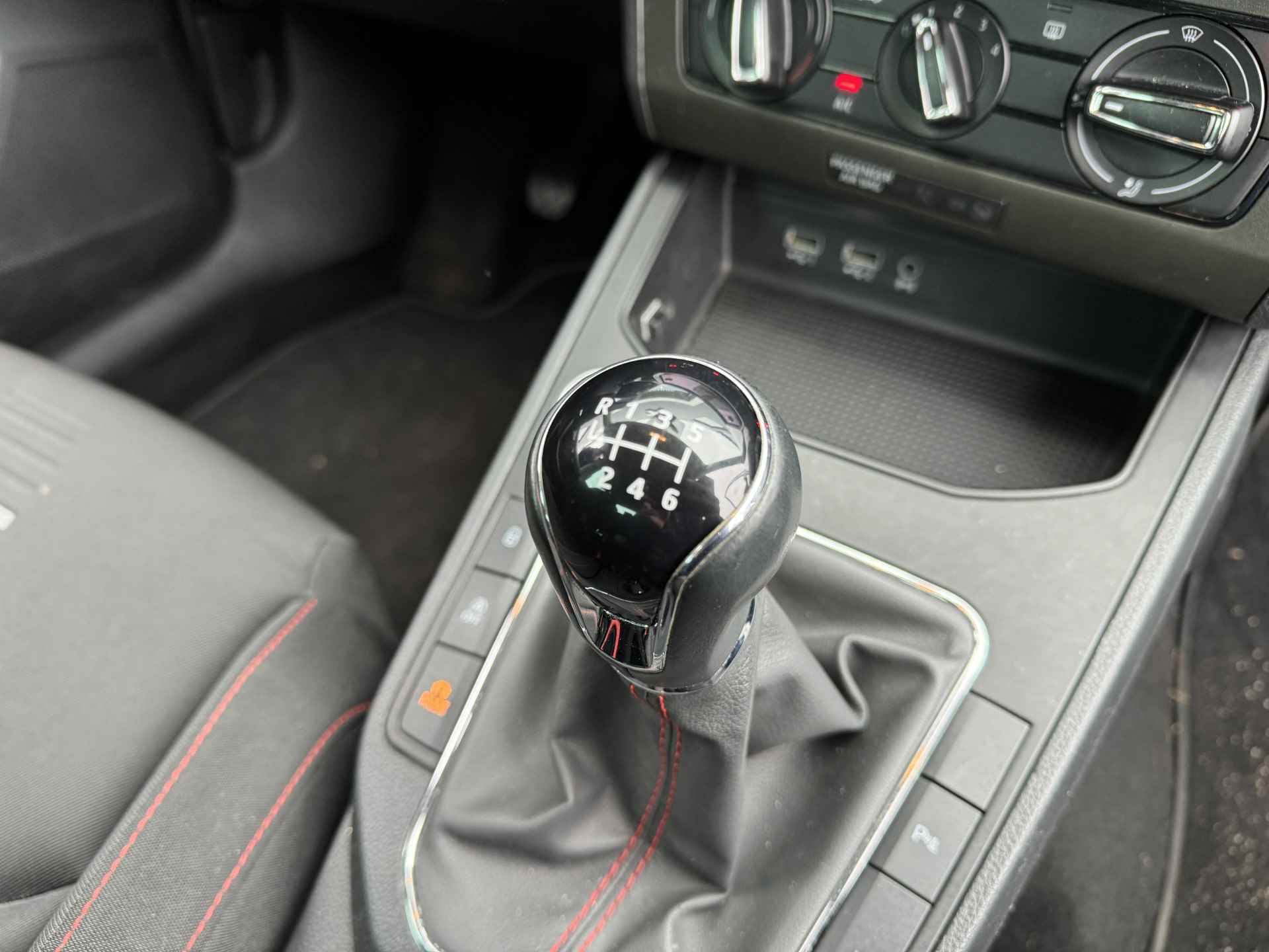 SEAT Ibiza 1.0 TSI 115PK FR Business Intense | Stoelverwarming | ACC | Camera | PDC V/A | Keyless | Navi | Carplay | Trekhaak - 24/42