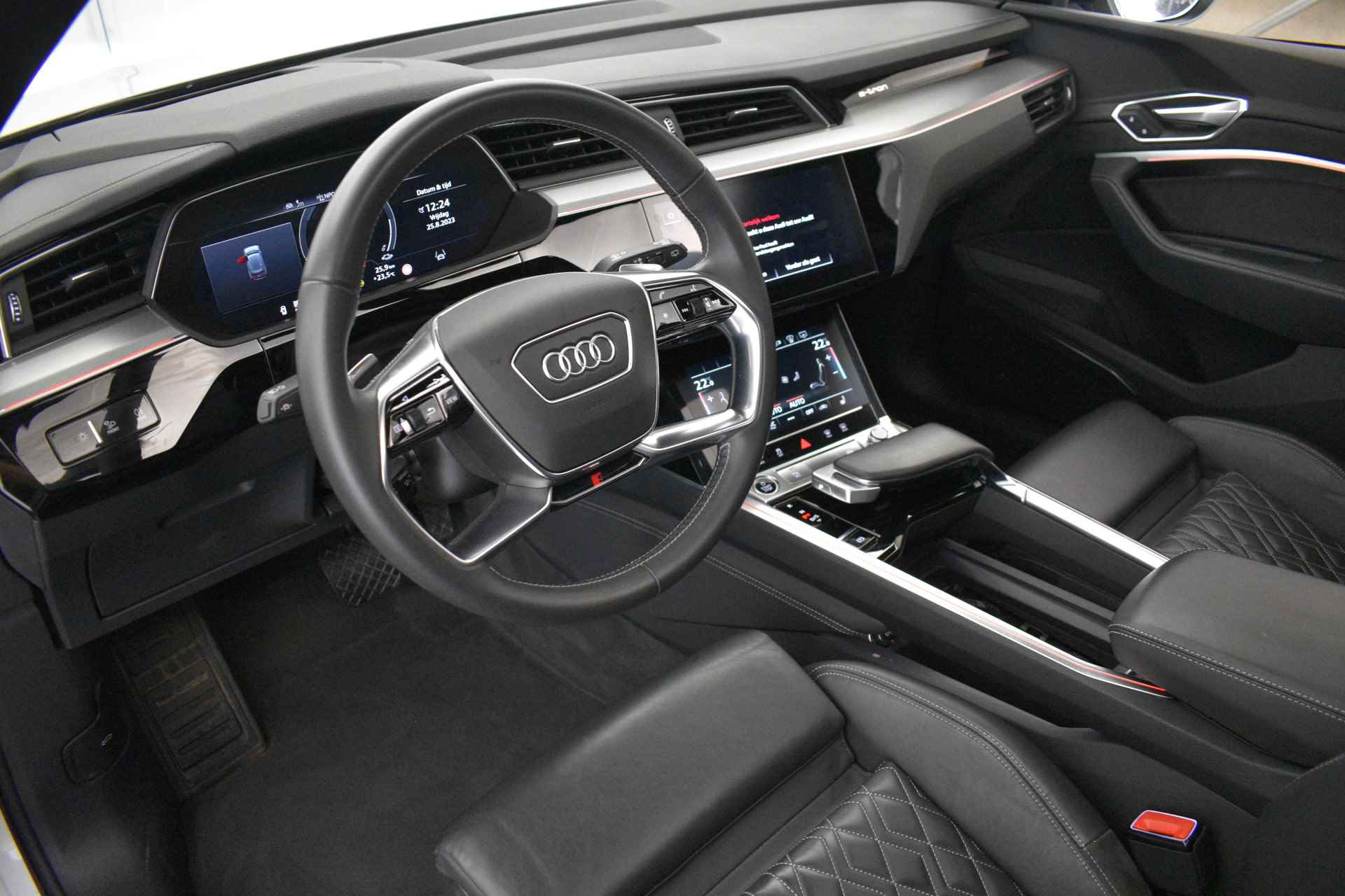 Audi e-tron 55 quattro 408 PK RS-Seats Black-Optic S-Line 21” Panodak 360º Camera Trekhaak - 18/50