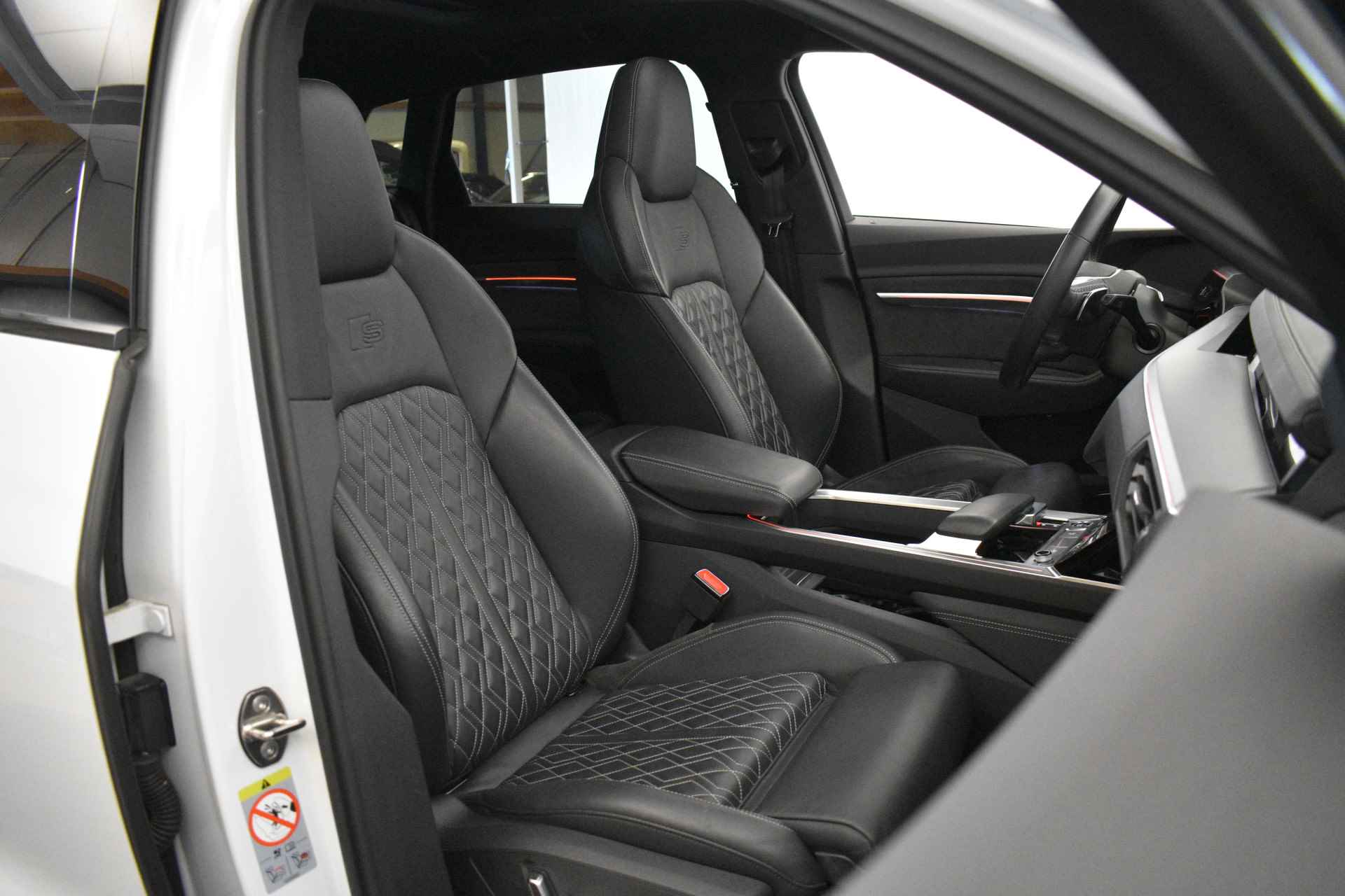 Audi e-tron 55 quattro 408 PK RS-Seats Black-Optic S-Line 21” Panodak 360º Camera Trekhaak - 39/50