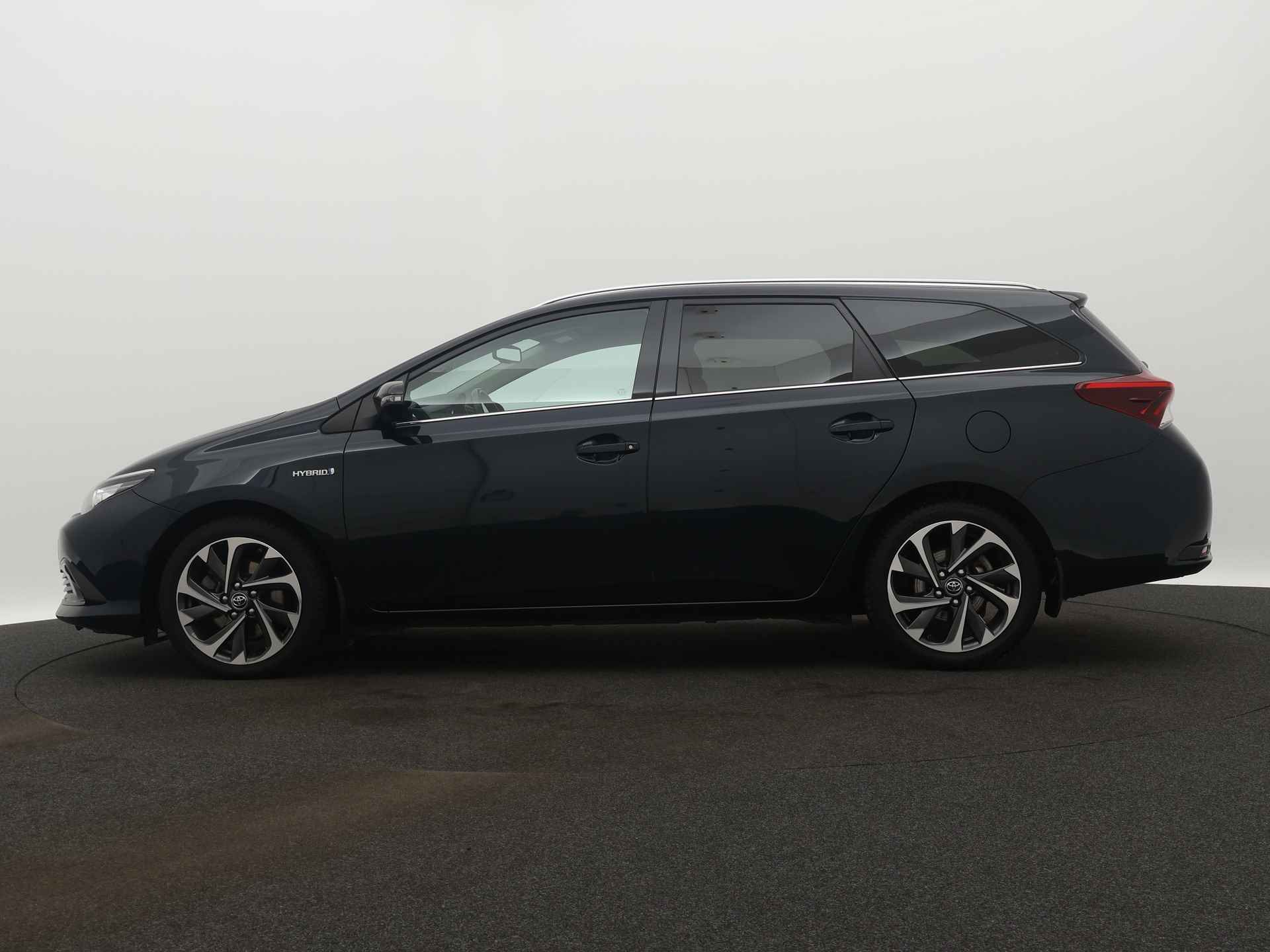 Toyota Auris Touring Sports 1.8 Hybrid Lease Limited | Navigatie | Parkeercamera | - 4/43