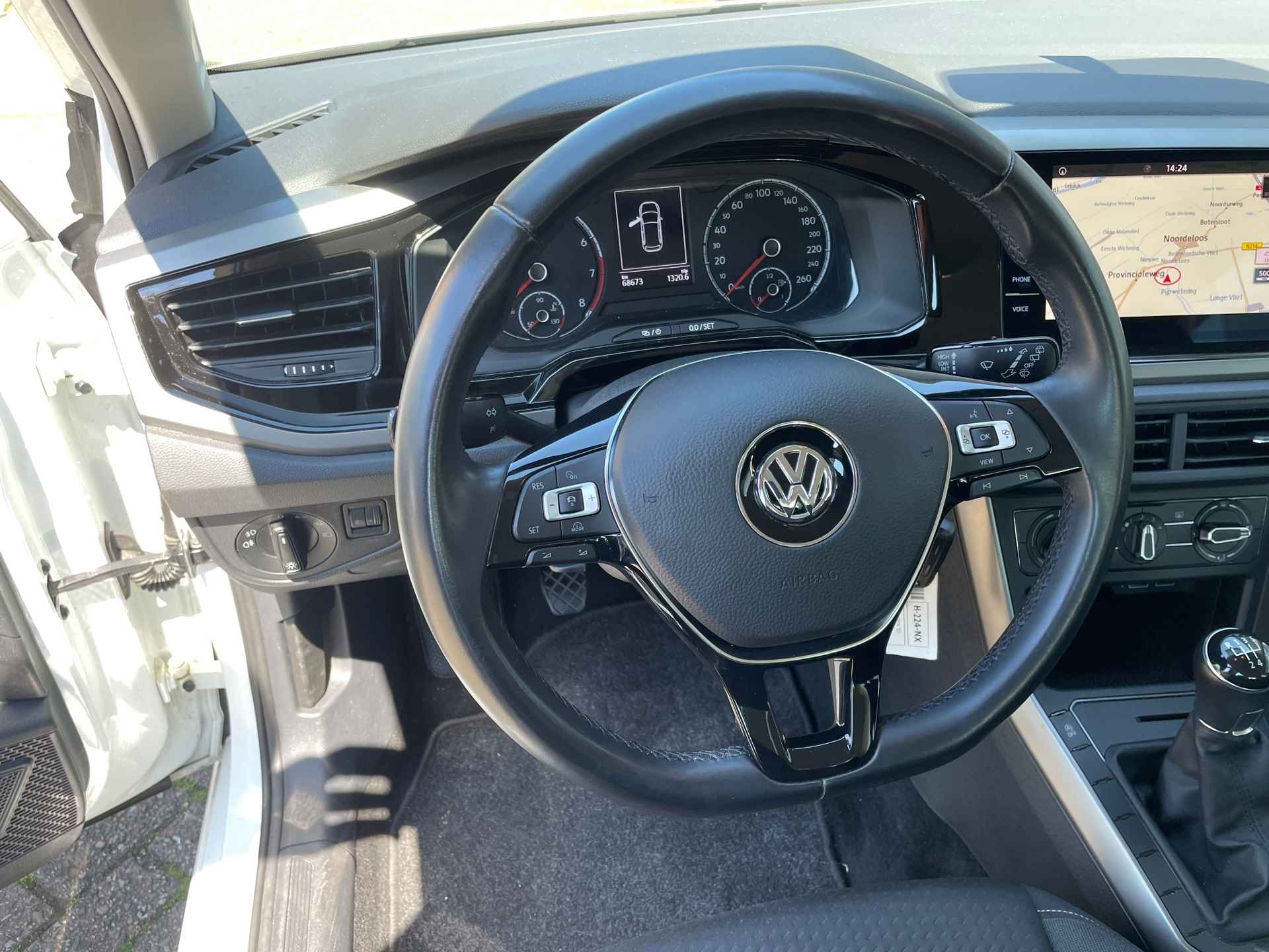 Volkswagen Polo 1.0 TSI Comfortline - 6/16