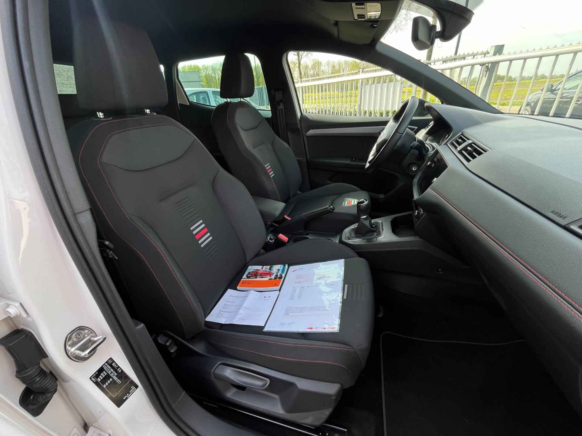 Seat Ibiza 1.0 TSI FR Business Intense 1E EIGENAAR / LED KOPLAMPEN / VERWARMDE VOORSTOEL / CAMERA / CARPLAY / 4-SEIZOENENBAND - 34/45