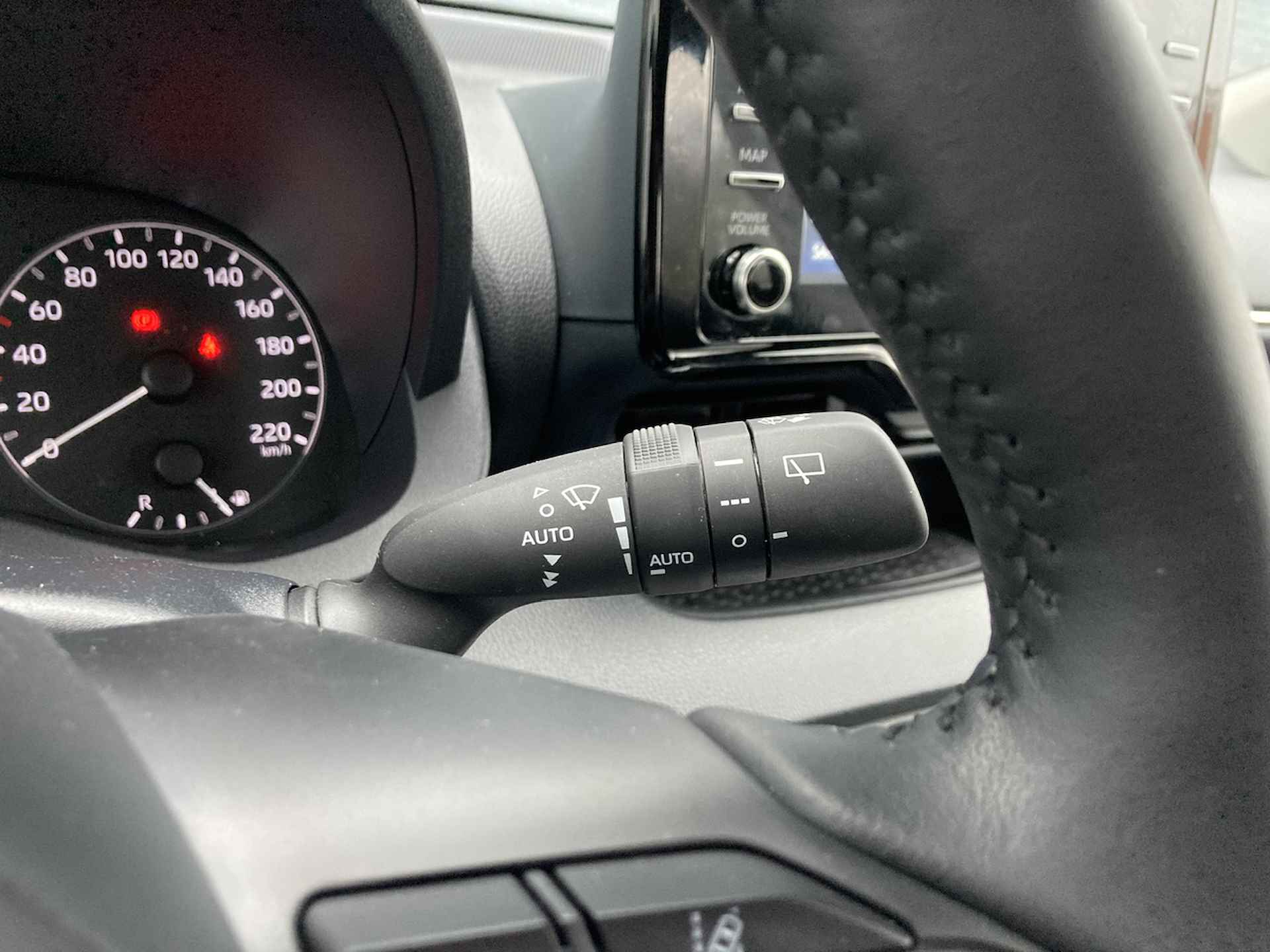 Mazda 2 Hybrid 1.5 Hybrid 116pk Automaat Pure Plus Pack | Adaptieve Cruisecontrol | Stoel/Stuur Verwarming | Navigatie via Apple Car Play | - 24/36