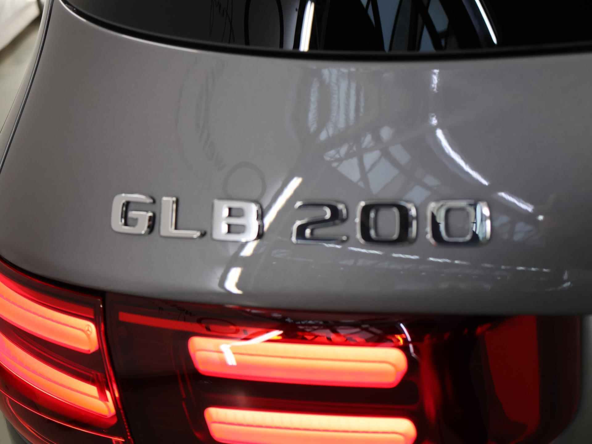 Mercedes-Benz GLB 200 AMG Line | Direct Leverbaar ! | Premium Plus Pakket | Trekhaak | Keyless | HUD | - 42/45