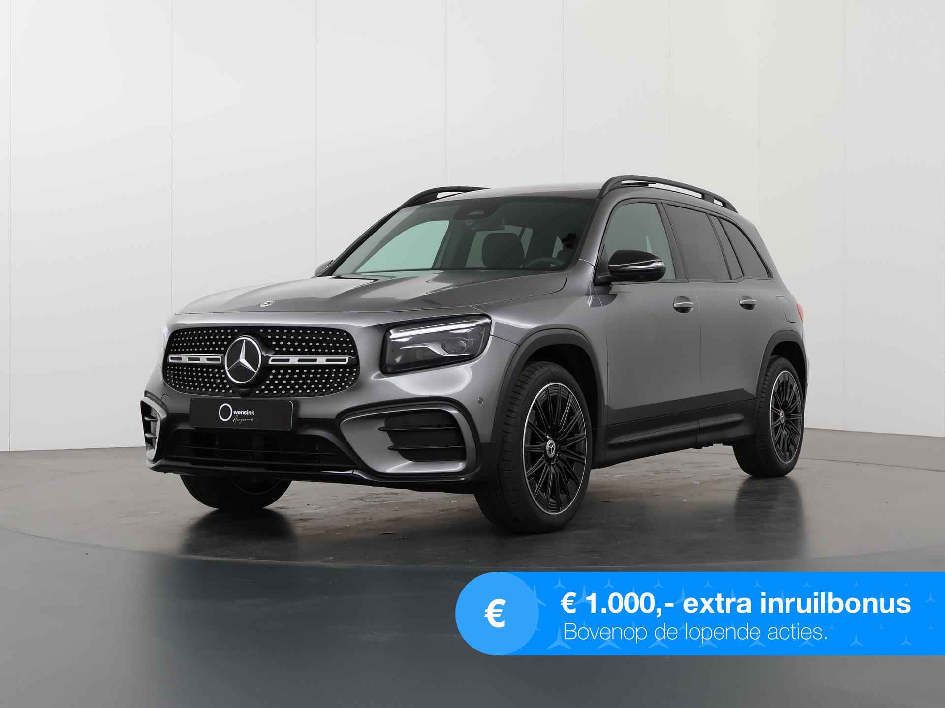 Mercedes-Benz GLB 200 AMG Line | Direct Leverbaar ! | Premium Plus Pakket | Trekhaak | Keyless | HUD | - 45/45