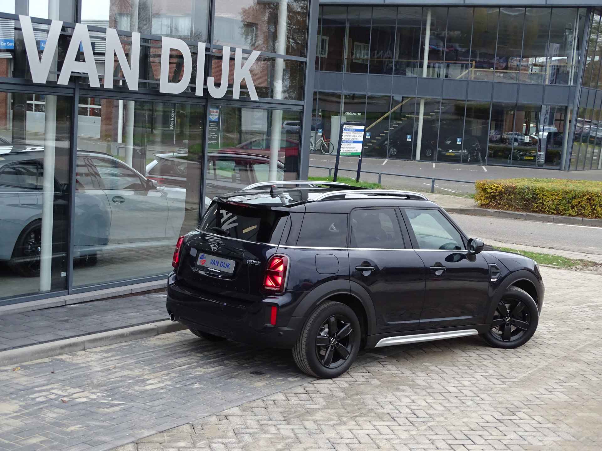 MINI Countryman 1.5 Cooper Business Pano.Dak Led Apple Carplay Nav.Plus 17" LM Velgen - 41/43