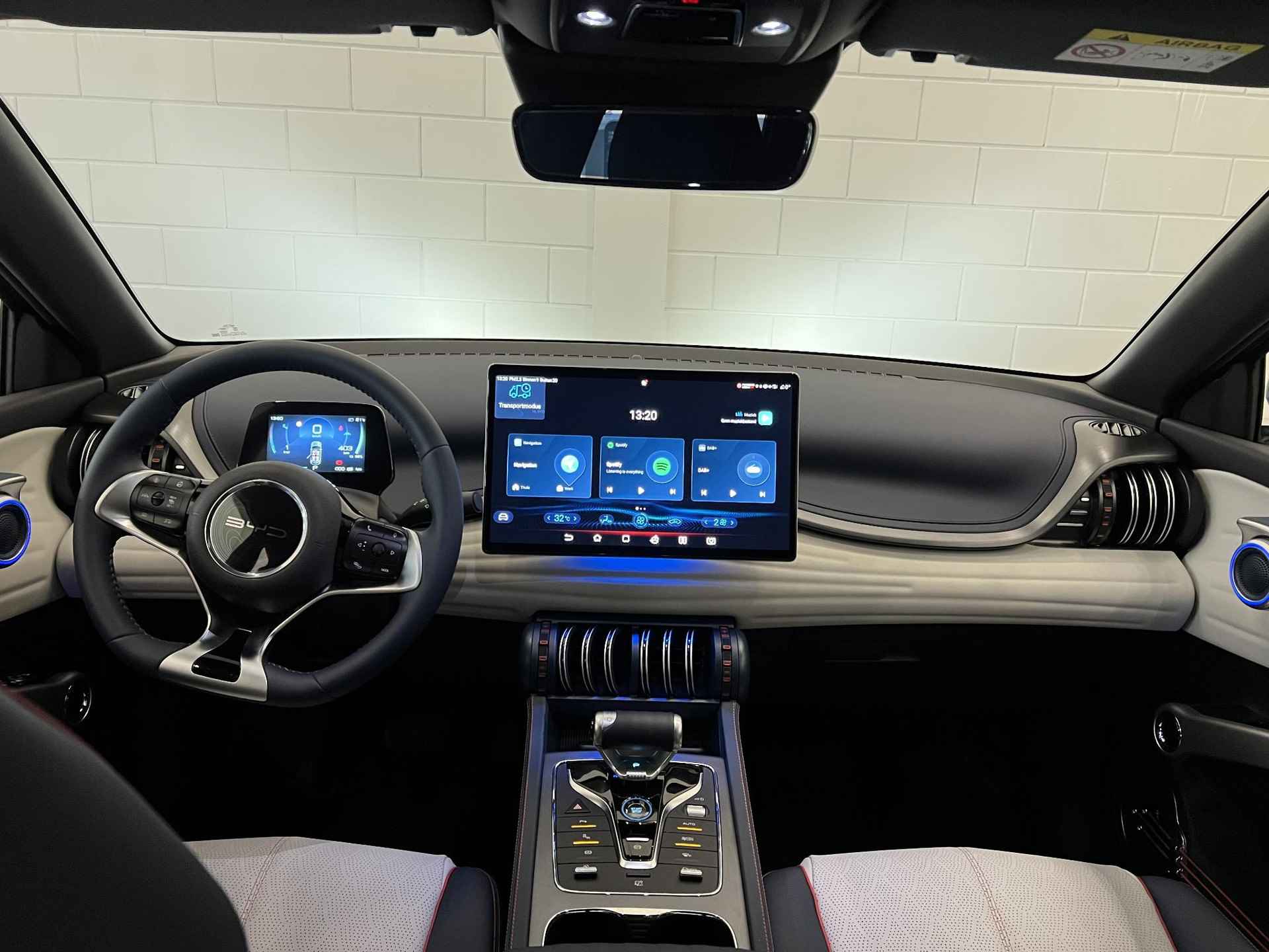 BYD ATTO 3 Design 60 kWh GROOT NAVI SCHERM | PANORAMA DAK | APPLE CARPLAY - 6/18