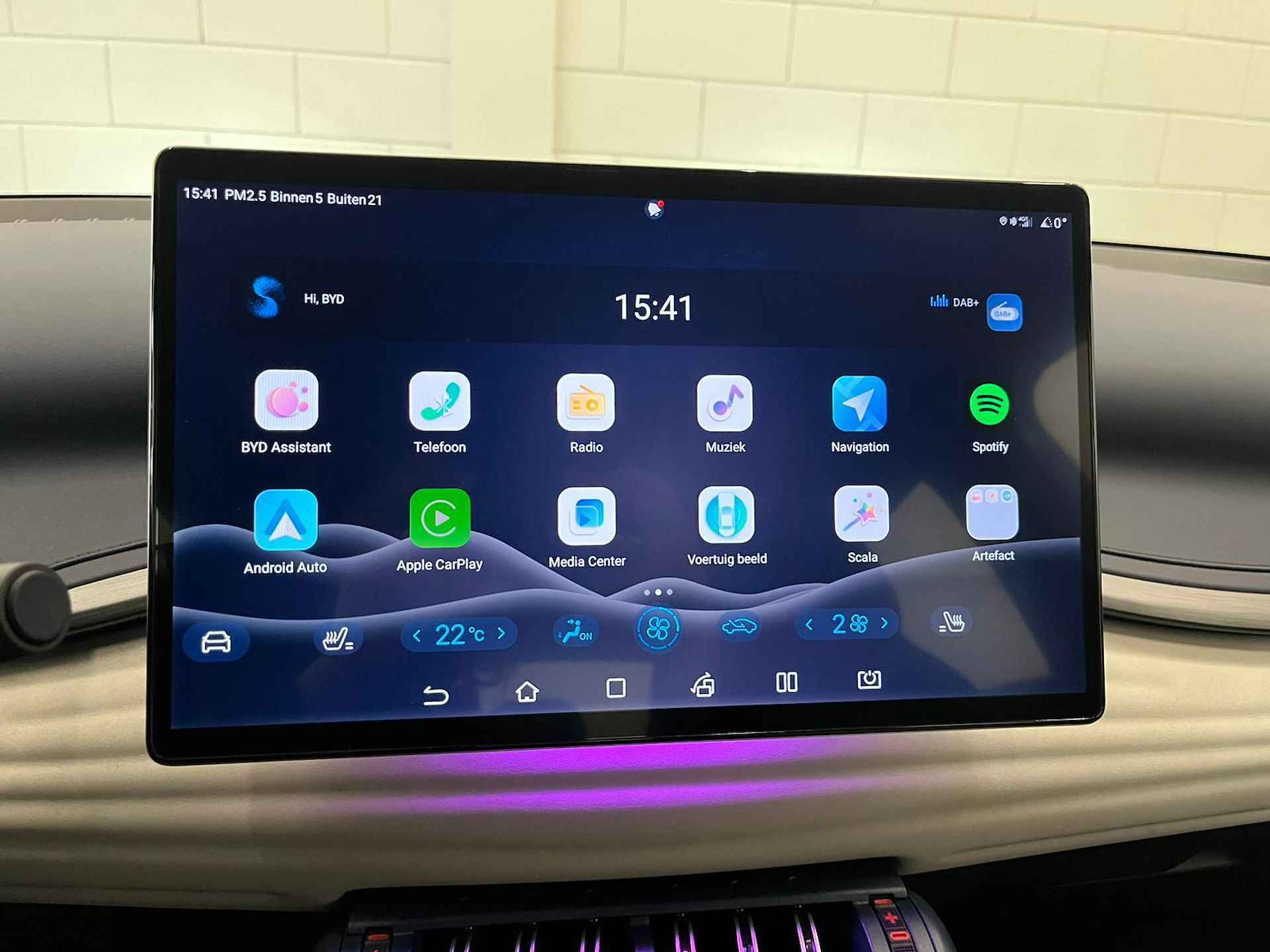 BYD ATTO 3 Design 60 kWh GROOT NAVI SCHERM | PANORAMA DAK | APPLE CARPLAY - 8/18