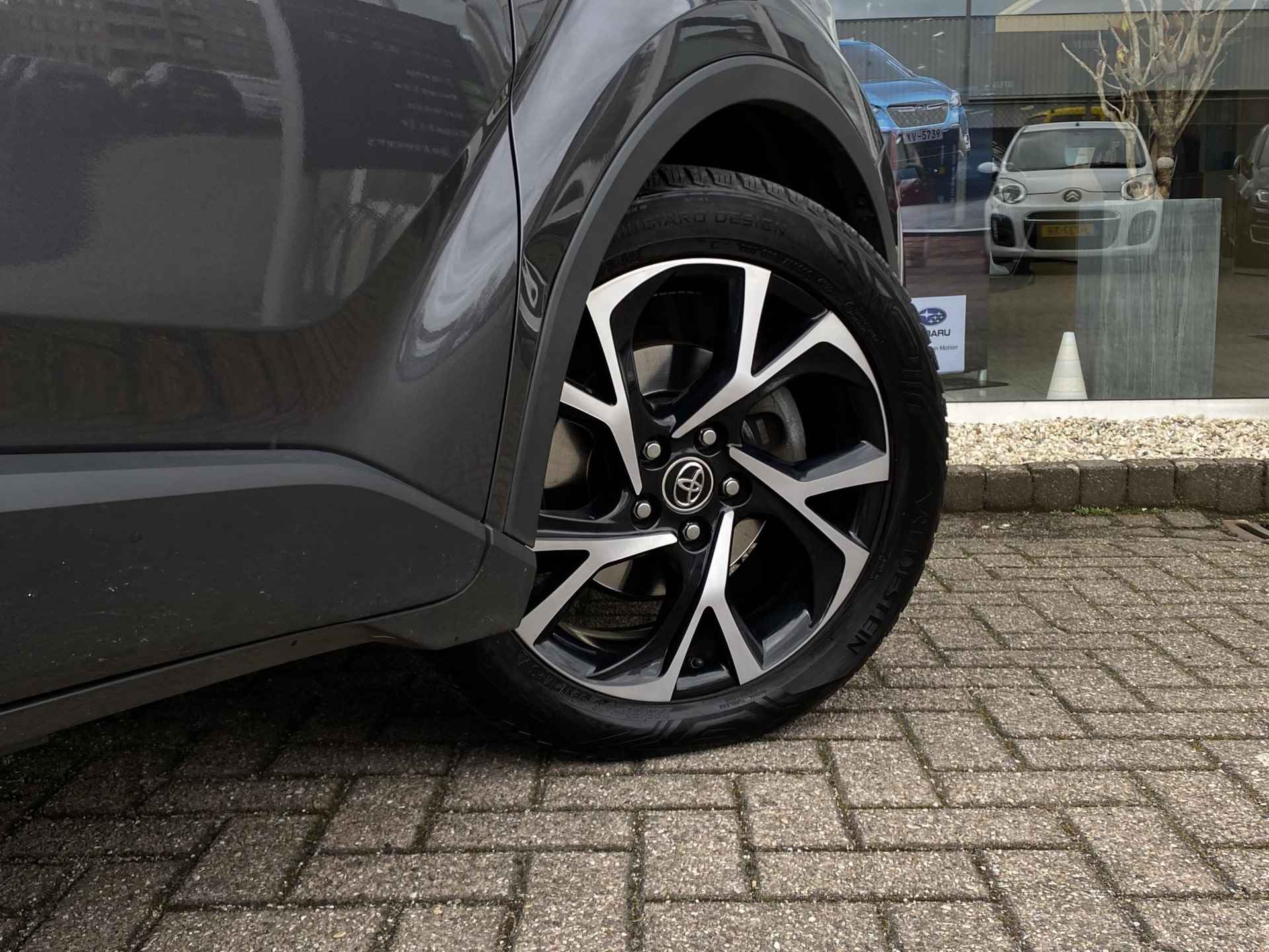 Toyota C-HR 1.8 Hybrid Business Intro | Adaptieve Cruise Control | Stoelverwarming voor | Achteruitrijcamera | Navigatie | Parkeersensoren voor + achter | - 17/34