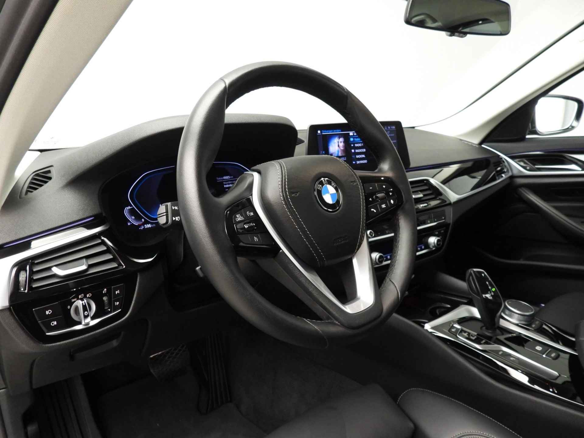 BMW 5 Serie Sedan 530e Adaptive LED | Leder | Navigatie | Comfortzetels | Chrome line | DAb | Hifi speakers | Alu 18 inch - 6/41