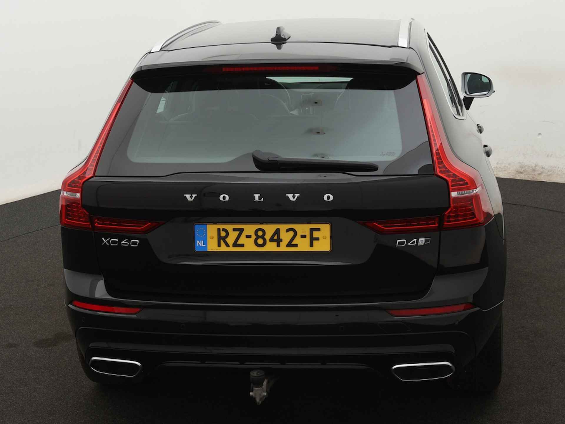 Volvo XC60 2.0 D4 AWD R-Design | Trekhaak | Parkeersensoren - 10/42