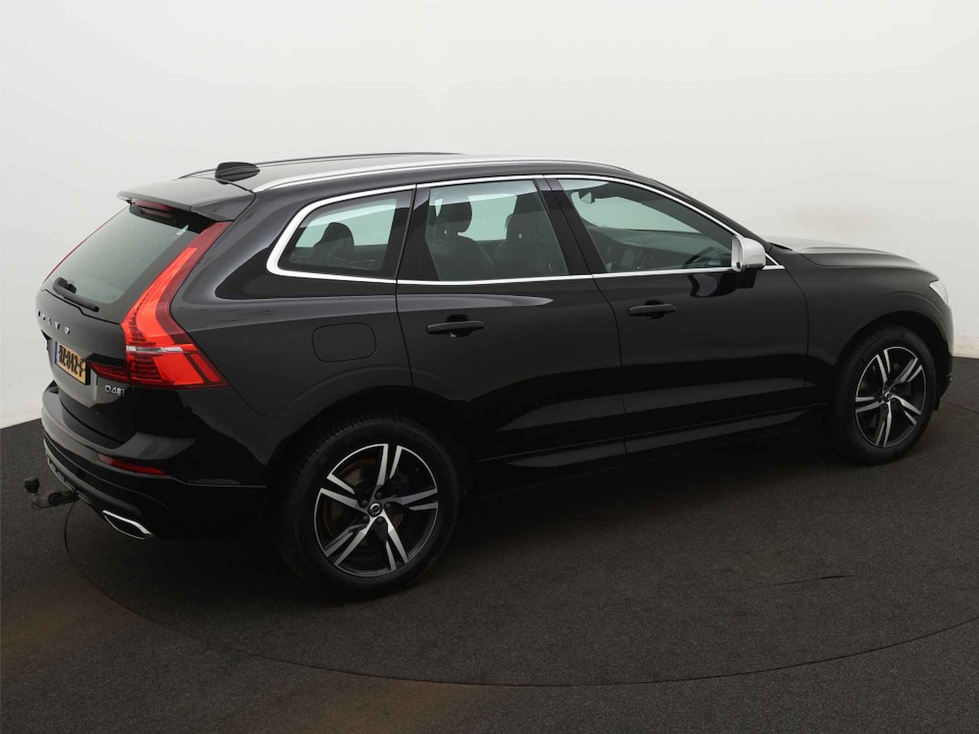 Volvo XC60 2.0 D4 AWD R-Design | Trekhaak | Parkeersensoren - 11/42