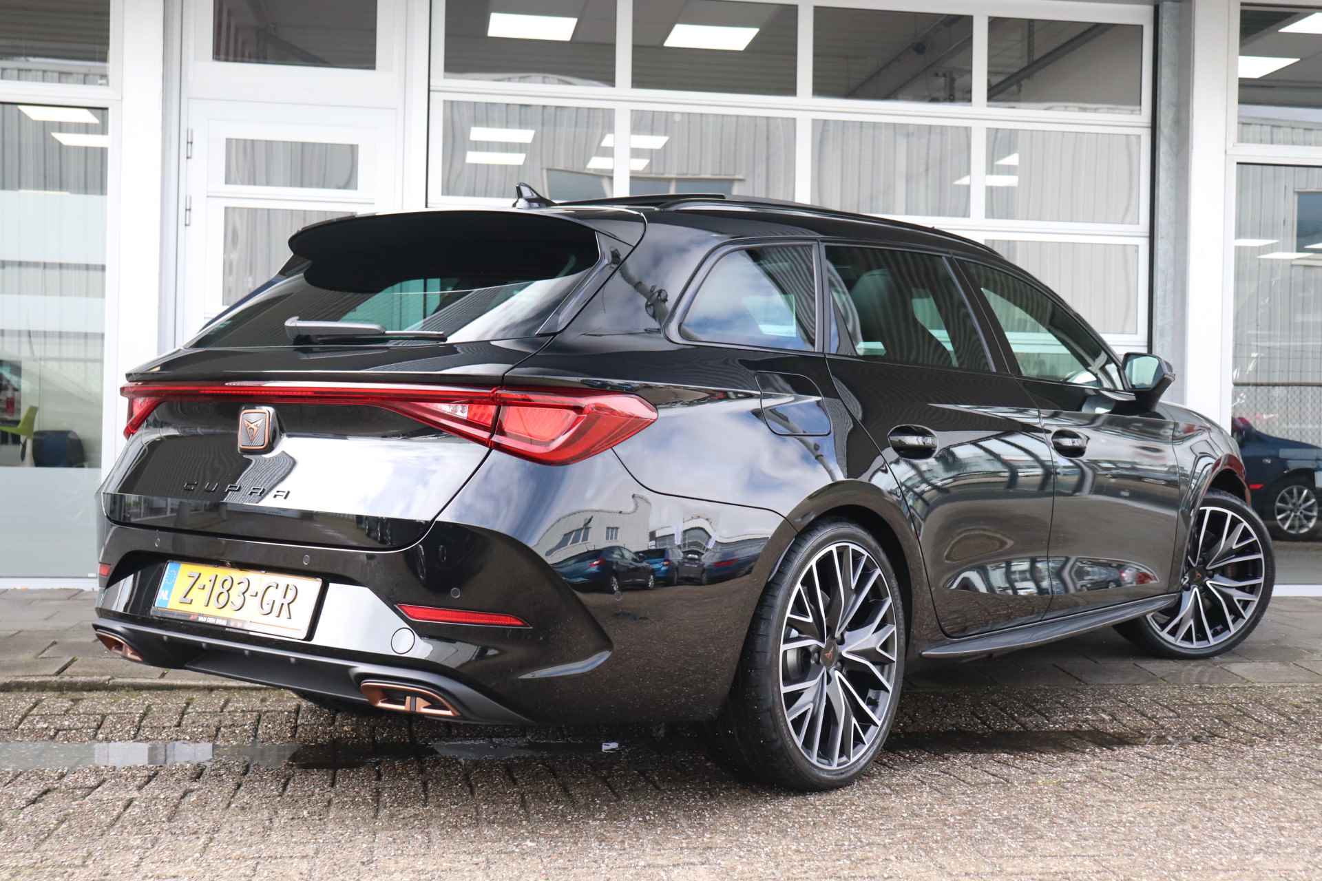 CUPRA Leon Sportstourer 1.4 e-Hybrid 245PK VZ Performance | NL-auto!! | Panoramadak | Adaptieve Cruise Control | Stuur- & Stoelverwarming | Elek. achterklep - 31/34