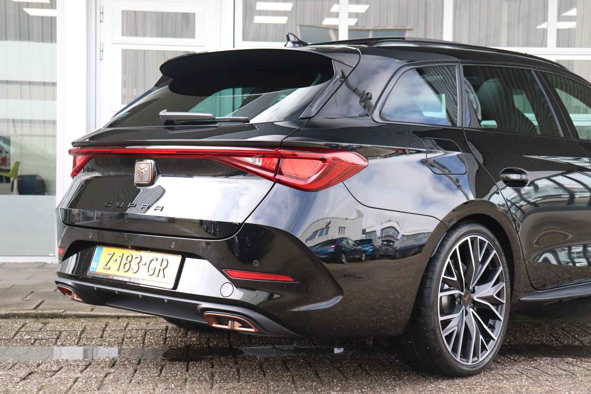 CUPRA Leon Sportstourer 1.4 e-Hybrid 245PK VZ Performance | NL-auto!! | Panoramadak | Adaptieve Cruise Control | Stuur- & Stoelverwarming | Elek. achterklep - 32/34