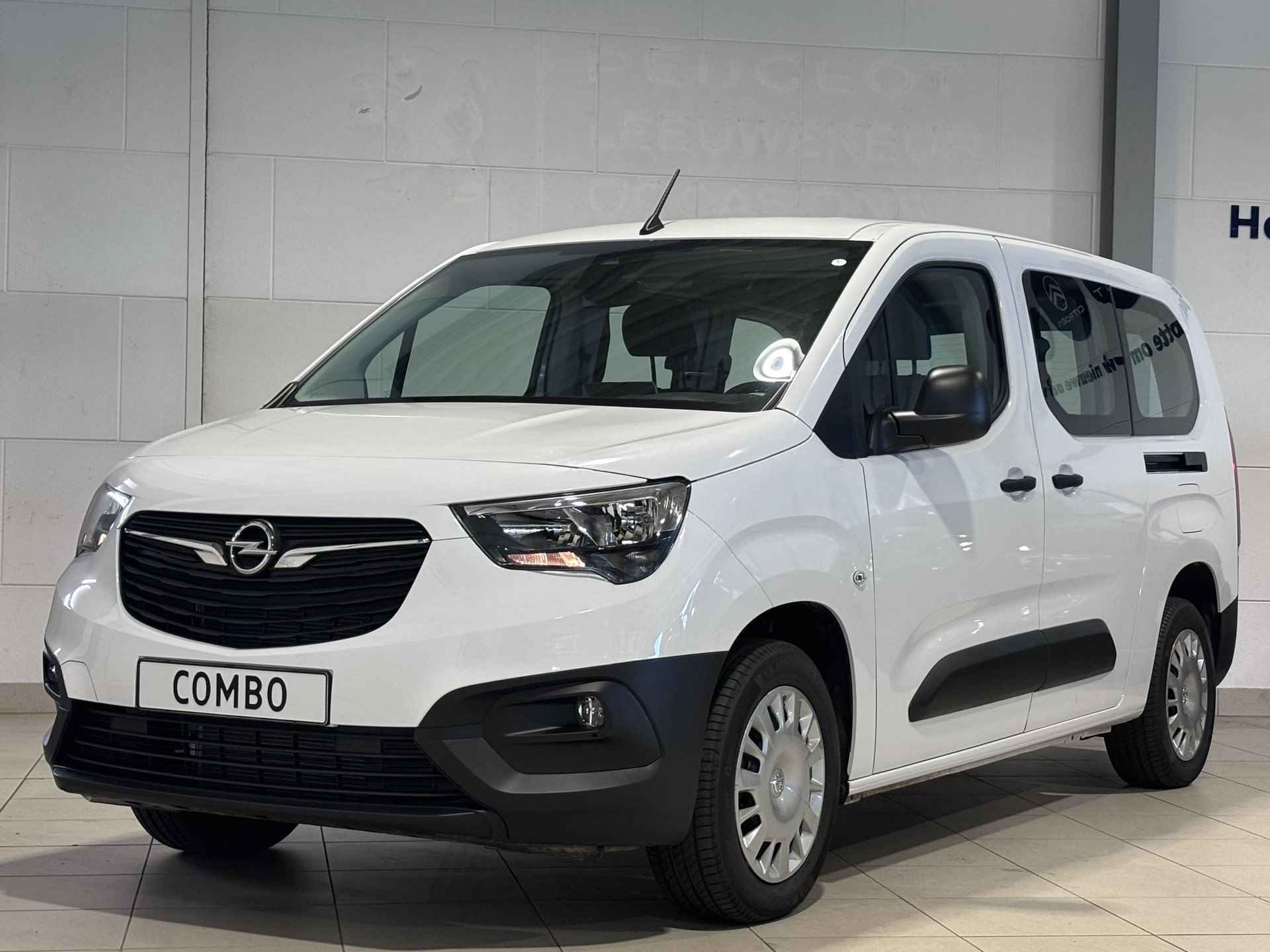 Opel Combo-e Life L2 Edition 50 kWh |+2.000 EURO SUBSIDIE| NAVI | Parkeersensoren achter | Comfortstoel | Neerklapbare passagiersstoel | Licht- en regensensor | Mistlampen | N30817 - 3/46