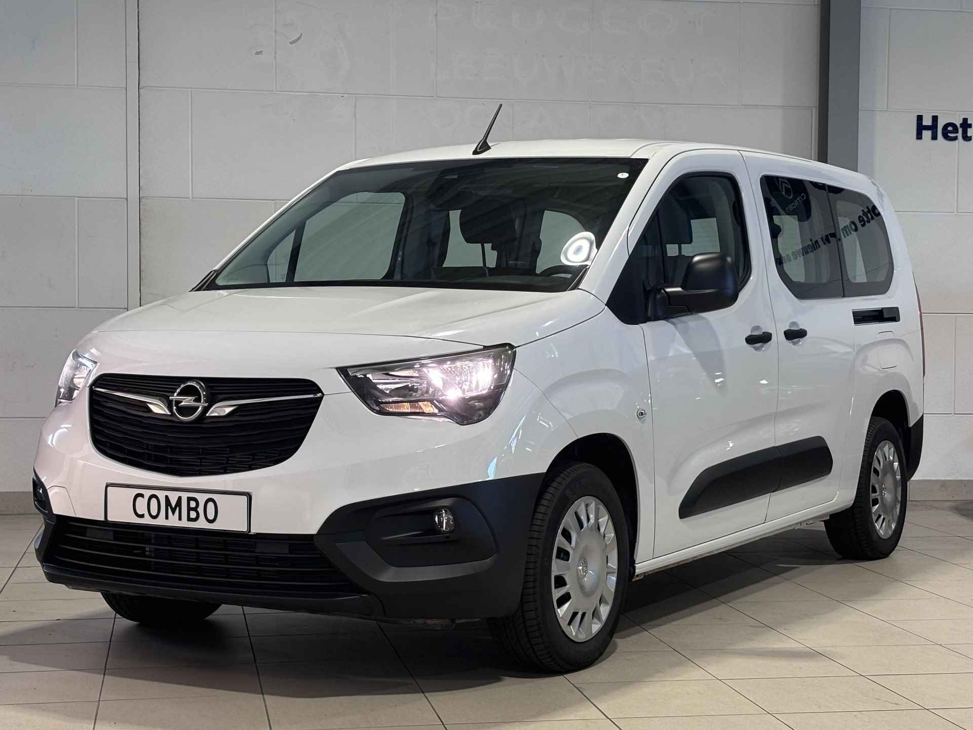 Opel Combo-e Life L2 Edition 50 kWh |+2.000 EURO SUBSIDIE| NAVI | Parkeersensoren achter | Comfortstoel | Neerklapbare passagiersstoel | Licht- en regensensor | Mistlampen | N30817 - 4/46