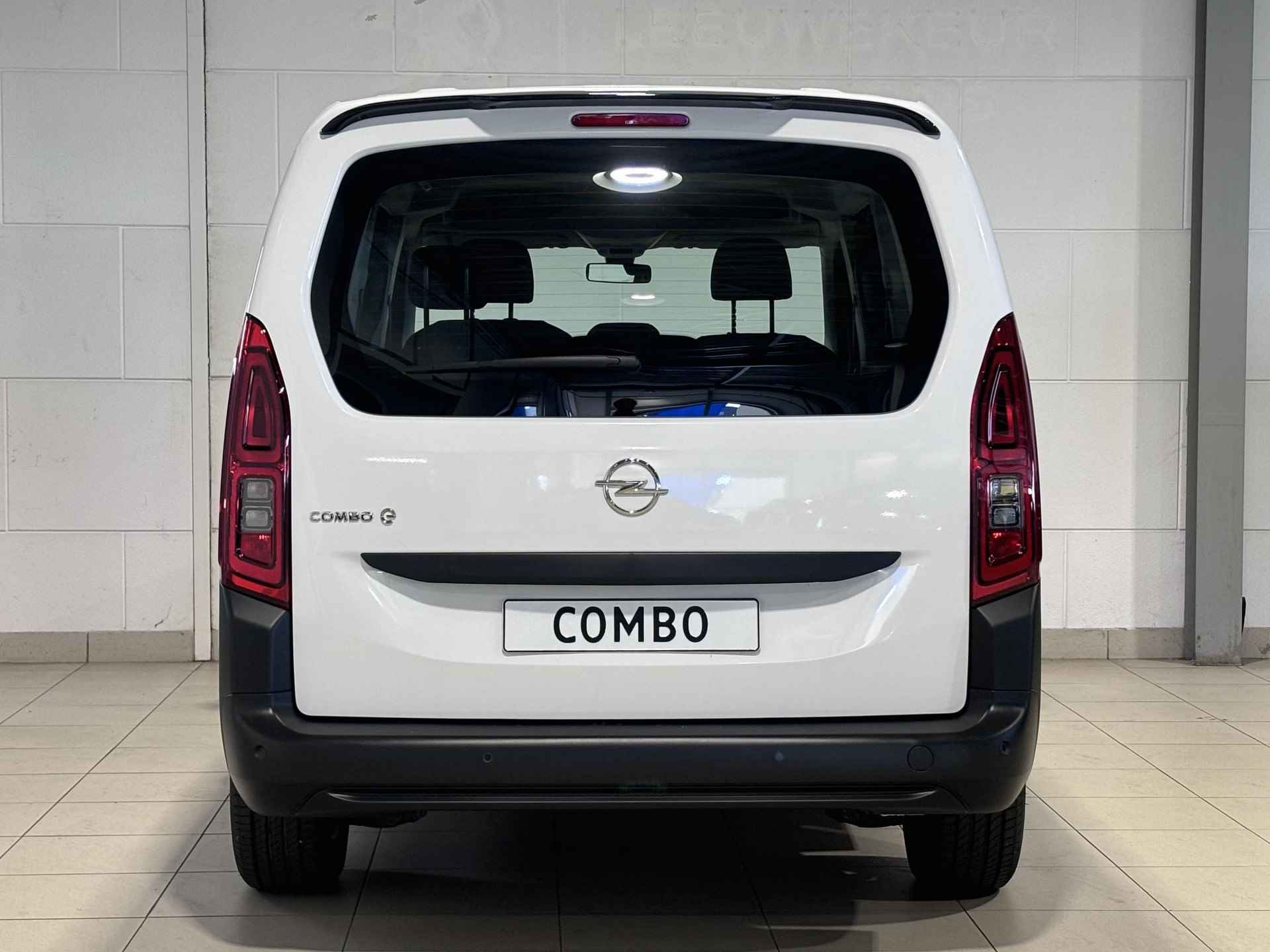 Opel Combo-e Life L2 Edition 50 kWh |+2.000 EURO SUBSIDIE| NAVI | Parkeersensoren achter | Comfortstoel | Neerklapbare passagiersstoel | Licht- en regensensor | Mistlampen | N30817 - 7/46