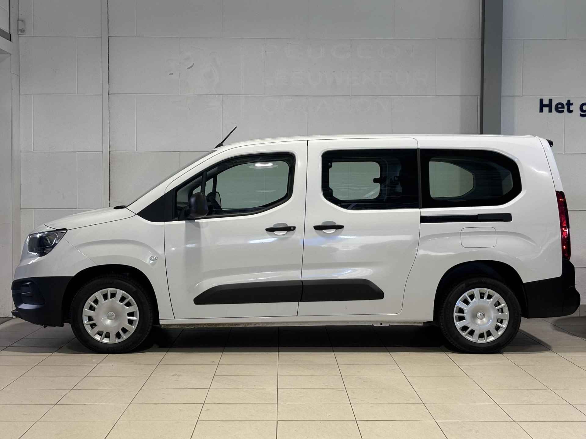 Opel Combo-e Life L2 Edition 50 kWh |+2.000 EURO SUBSIDIE| NAVI | Parkeersensoren achter | Comfortstoel | Neerklapbare passagiersstoel | Licht- en regensensor | Mistlampen | N30817 - 10/46