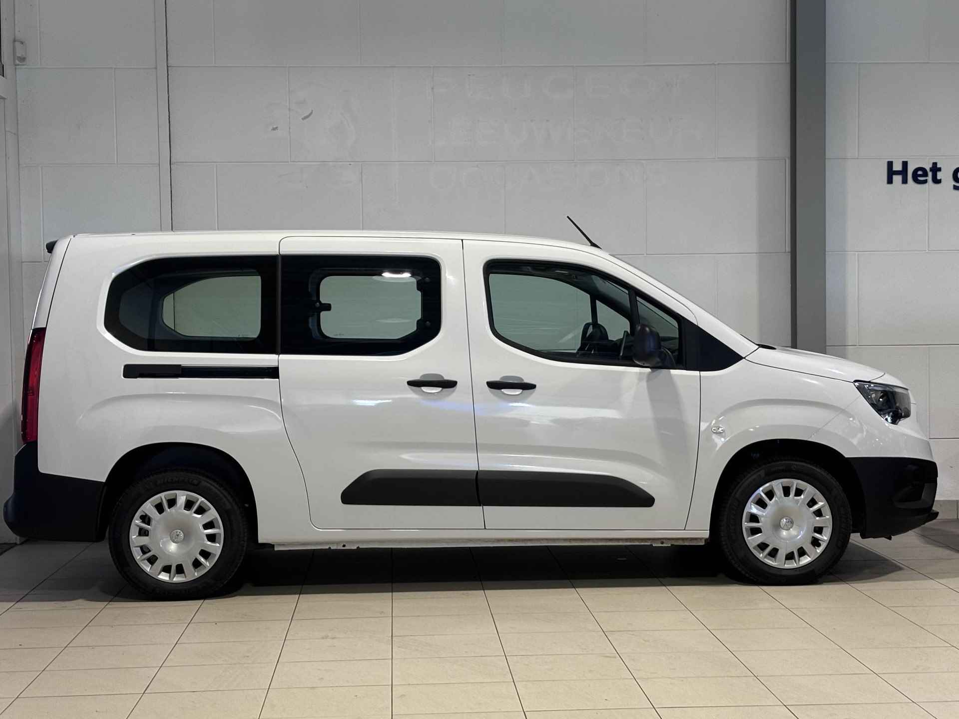 Opel Combo-e Life L2 Edition 50 kWh |+2.000 EURO SUBSIDIE| NAVI | Parkeersensoren achter | Comfortstoel | Neerklapbare passagiersstoel | Licht- en regensensor | Mistlampen | N30817 - 11/46