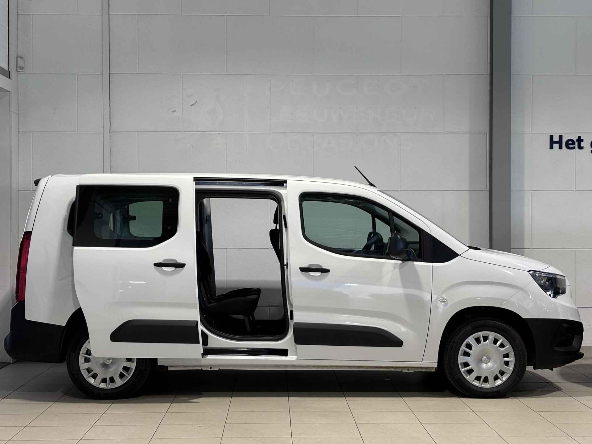 Opel Combo-e Life L2 Edition 50 kWh |+2.000 EURO SUBSIDIE| NAVI | Parkeersensoren achter | Comfortstoel | Neerklapbare passagiersstoel | Licht- en regensensor | Mistlampen | N30817 - 35/46