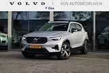 Volvo XC40 2.0 B4 Plus Dark | Verwarmbare voorstoelen| Verwarmbare voorruit| Stuurwielverwarming| Harman Kardon audiosysteem| Semi-elektrisch inklapbare trekhaak|