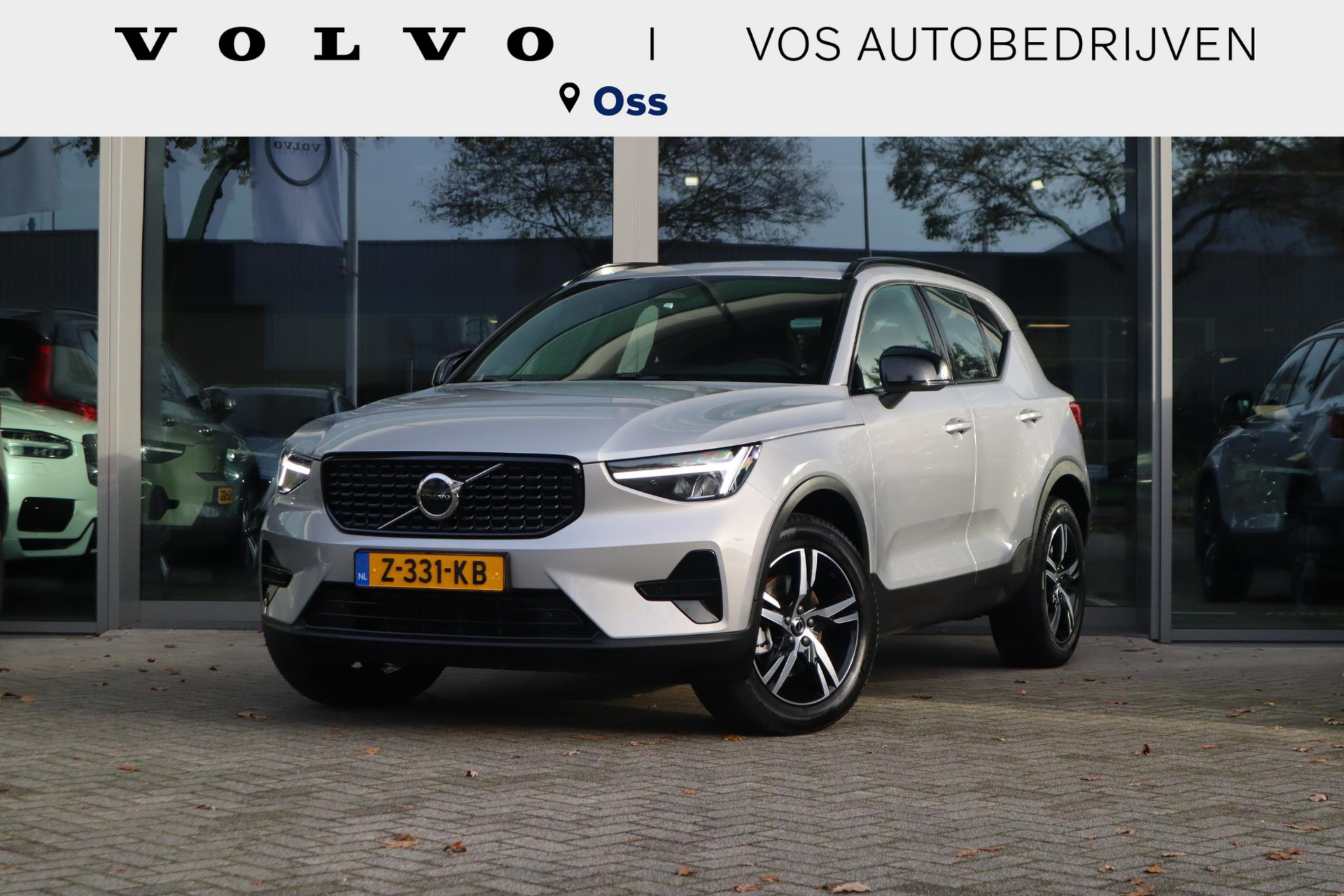 Volvo XC40 2.0 B4 Plus Dark | Verwarmbare voorstoelen| Verwarmbare voorruit| Stuurwielverwarming| Harman Kardon audiosysteem| Semi-elektrisch inklapbare trekhaak|