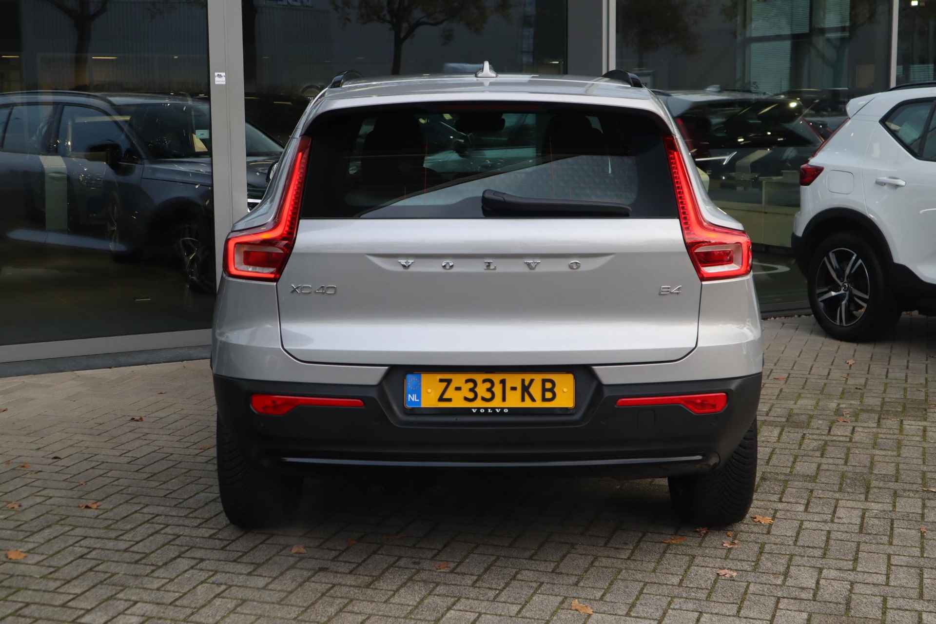 Volvo XC40 2.0 B4 Plus Dark | Verwarmbare voorstoelen| Verwarmbare voorruit| Stuurwielverwarming| Harman Kardon audiosysteem| Semi-elektrisch inklapbare trekhaak| - 7/39