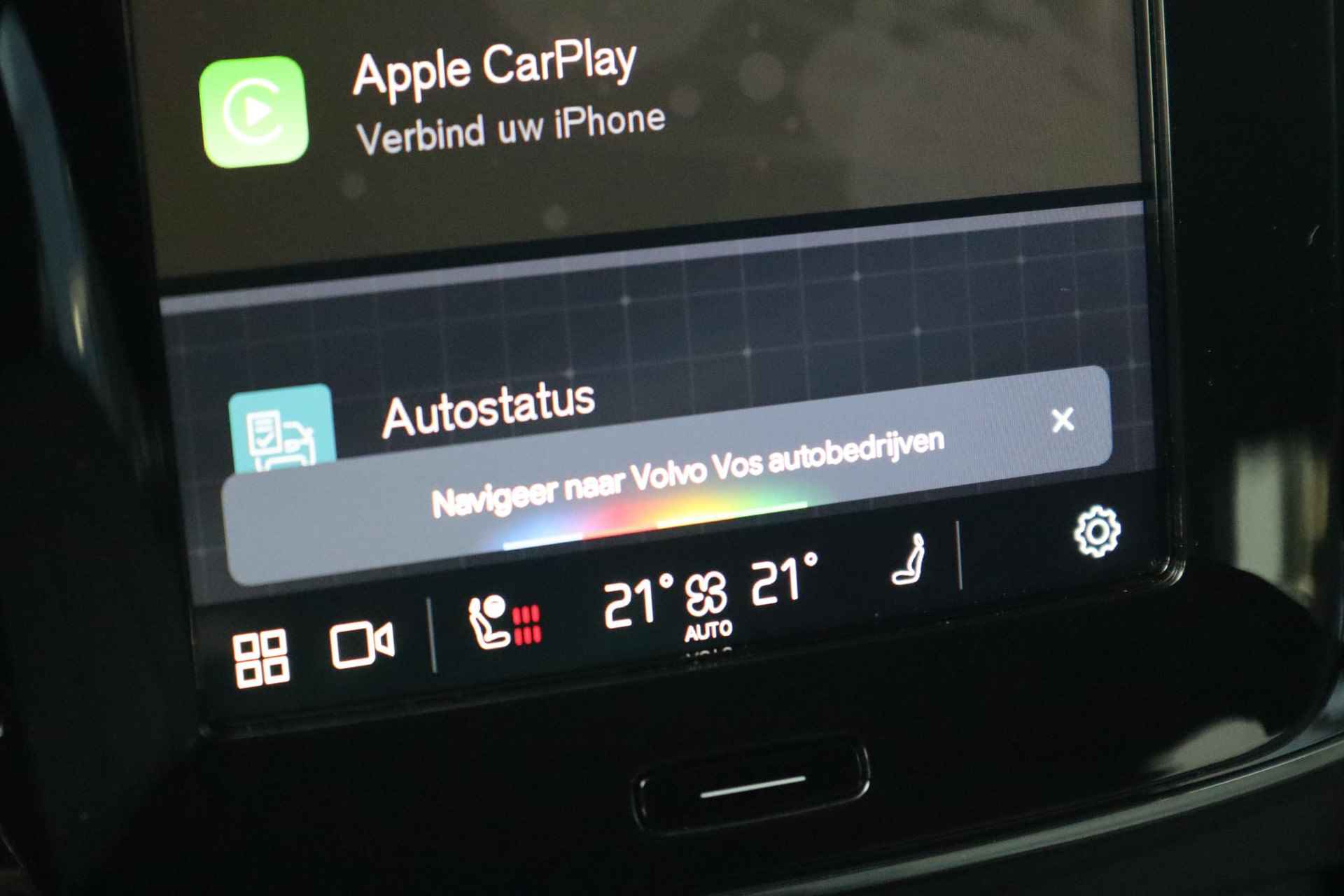 Volvo XC40 2.0 B4 Plus Dark | Verwarmbare voorstoelen| Verwarmbare voorruit| Stuurwielverwarming| Harman Kardon audiosysteem| Semi-elektrisch inklapbare trekhaak| - 36/39