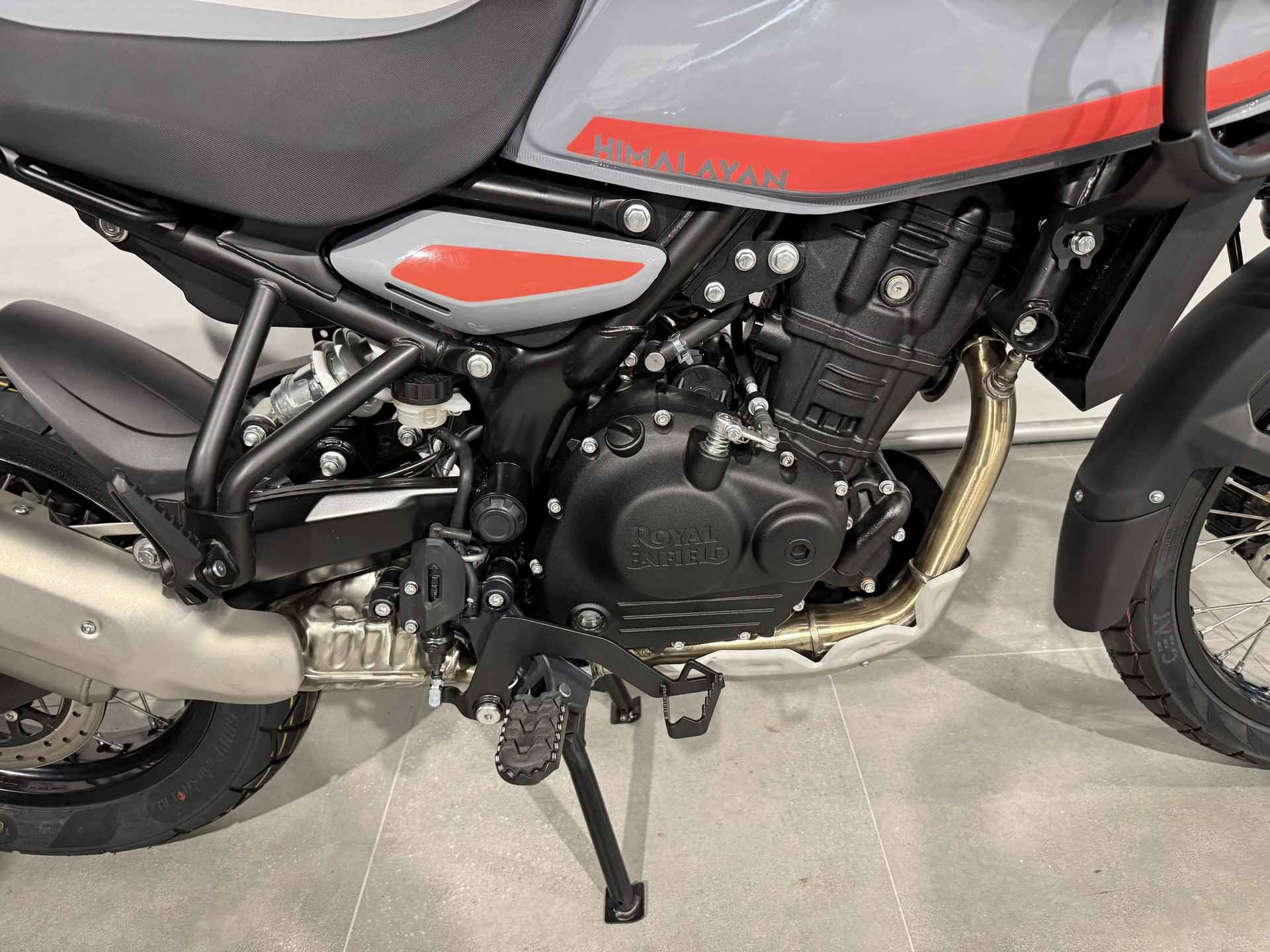 Royal-Enfield HIMALAYAN 452 - 4/8