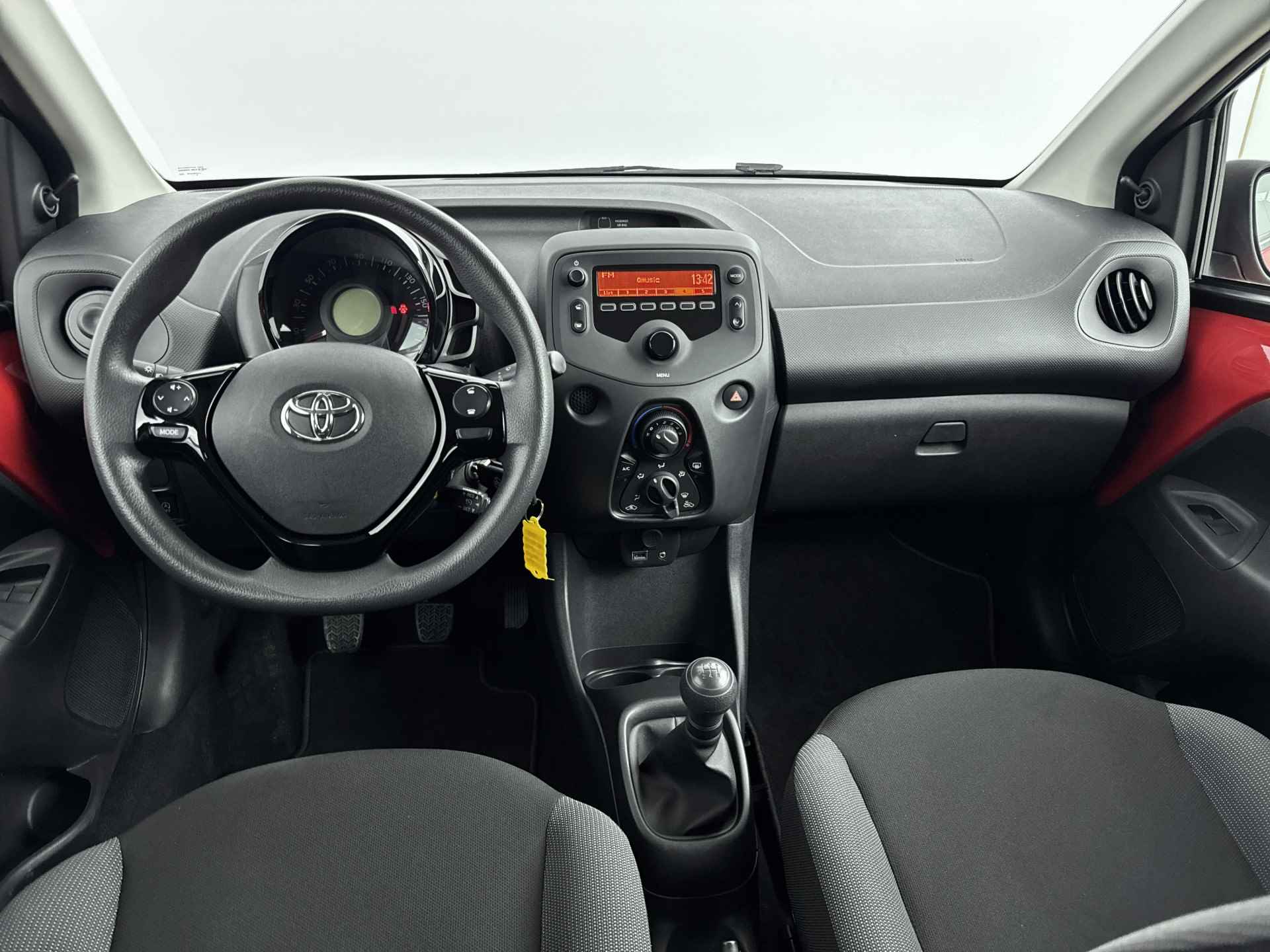 Toyota Aygo 1.0 VVT-i x-fun | Airco | Centrale deurvergrendeling met afstandsbediening | - 5/40