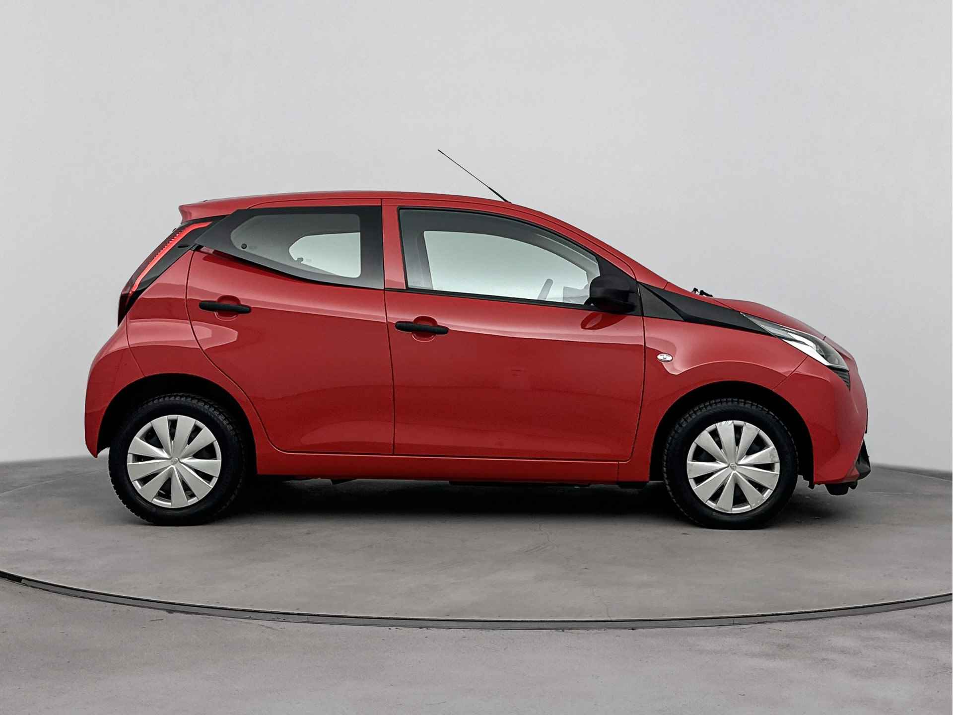 Toyota Aygo 1.0 VVT-i x-fun | Airco | Centrale deurvergrendeling met afstandsbediening | - 27/40