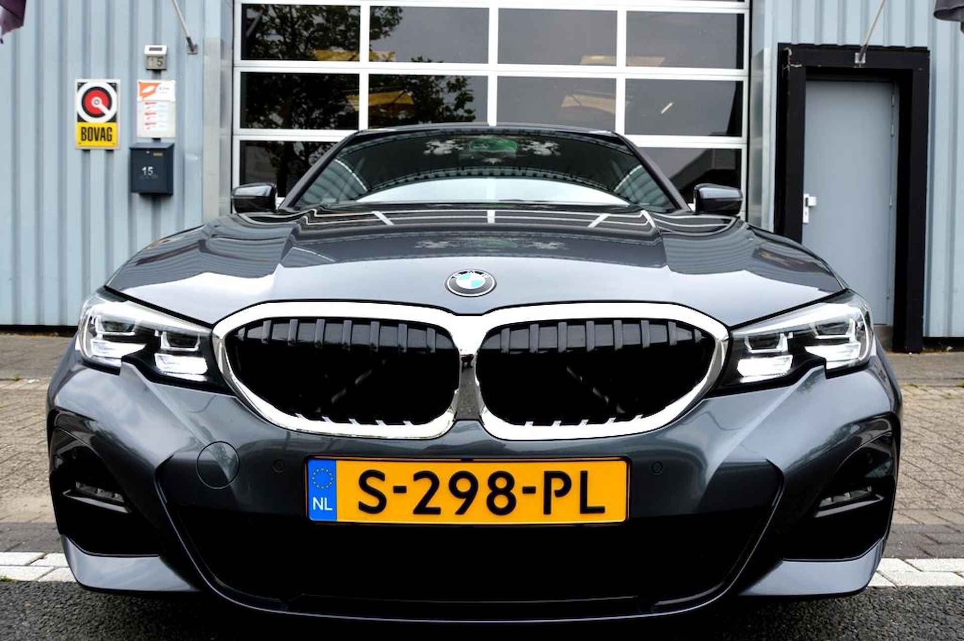 BMW 3-serie 330e High Executive M Sport Individual 292 PK - 3/59