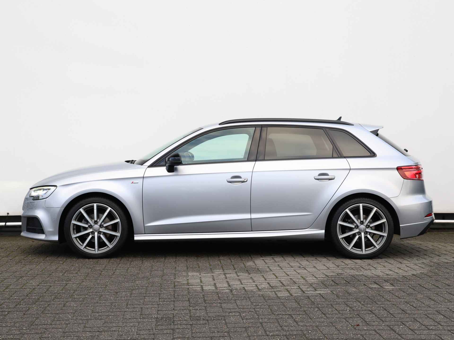 Audi A3 Sportback 35 TFSI CoD S Line 150pk S-tronic | Keylesss | Apple Carplay | 18" Velgen | Navi | LED | Cruise - 12/41