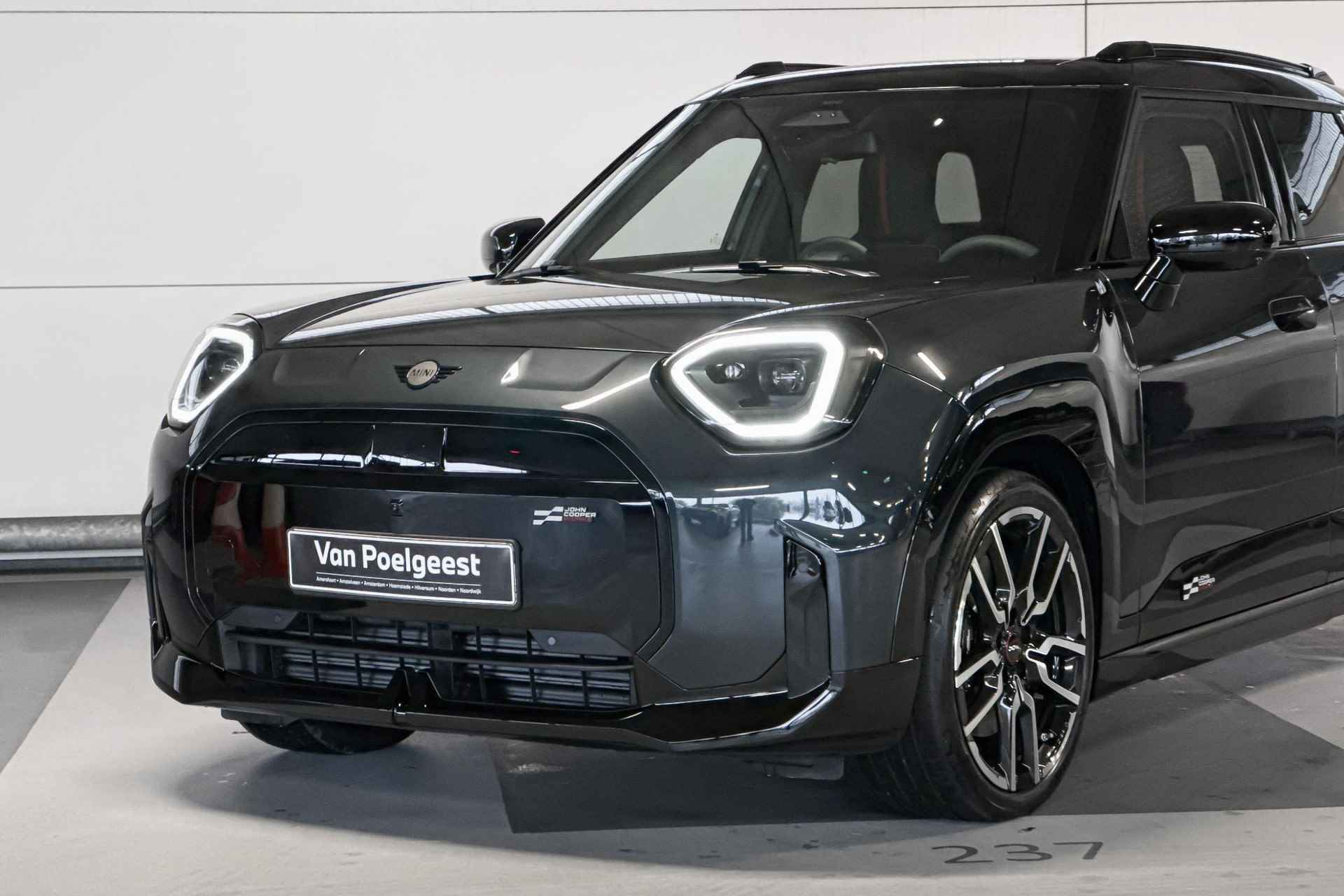 MINI Aceman SE John Cooper Works 54.2 kWh | Pakket XL | Dak en spiegelkappen in Jetblack - 22/22