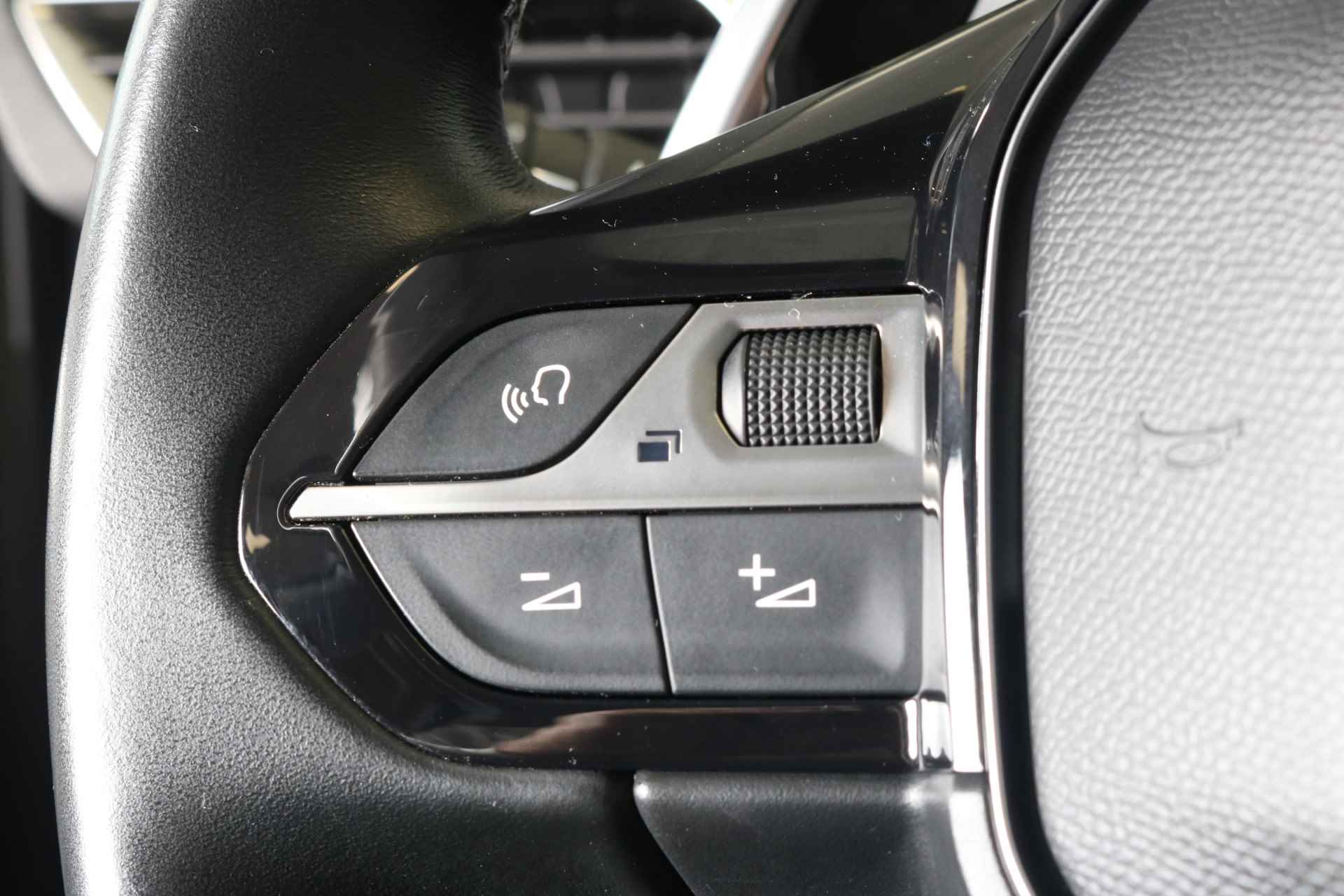 Peugeot 5008 1.2 130PK 7-zits Allure EAT8 Automaat | Navi | Camera | Clima | Cruise | Stoelverwarming | Elektrische Stoelverstelling | AGR-Bestuurdersstoel | Parkeersensoren V+A | 19" Lichtmetaal | - 30/51