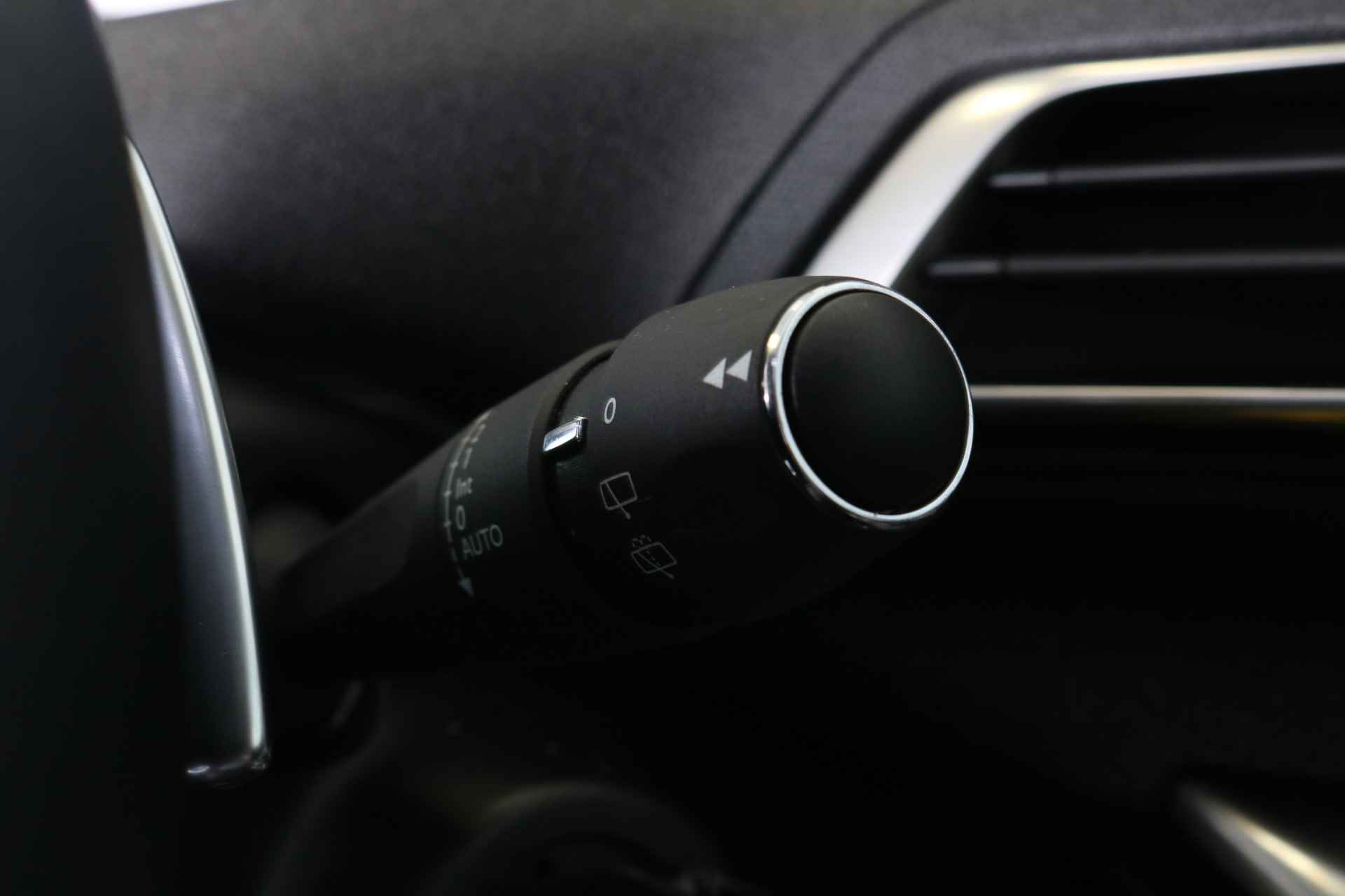 Peugeot 5008 1.2 130PK 7-zits Allure EAT8 Automaat | Navi | Camera | Clima | Cruise | Stoelverwarming | Elektrische Stoelverstelling | AGR-Bestuurdersstoel | Parkeersensoren V+A | 19" Lichtmetaal | - 33/51