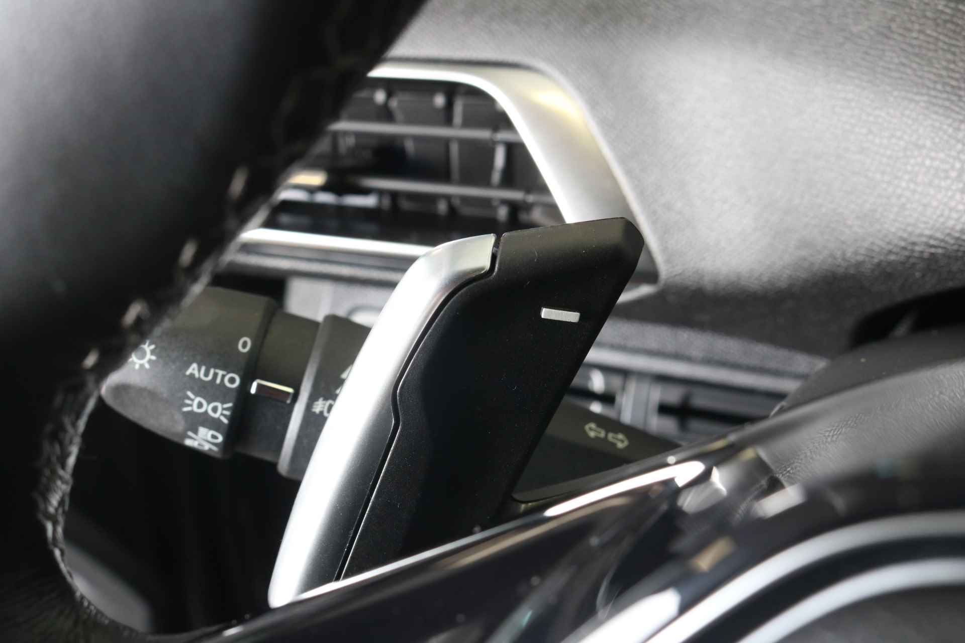 Peugeot 5008 1.2 130PK 7-zits Allure EAT8 Automaat | Navi | Camera | Clima | Cruise | Stoelverwarming | Elektrische Stoelverstelling | AGR-Bestuurdersstoel | Parkeersensoren V+A | 19" Lichtmetaal | - 34/51
