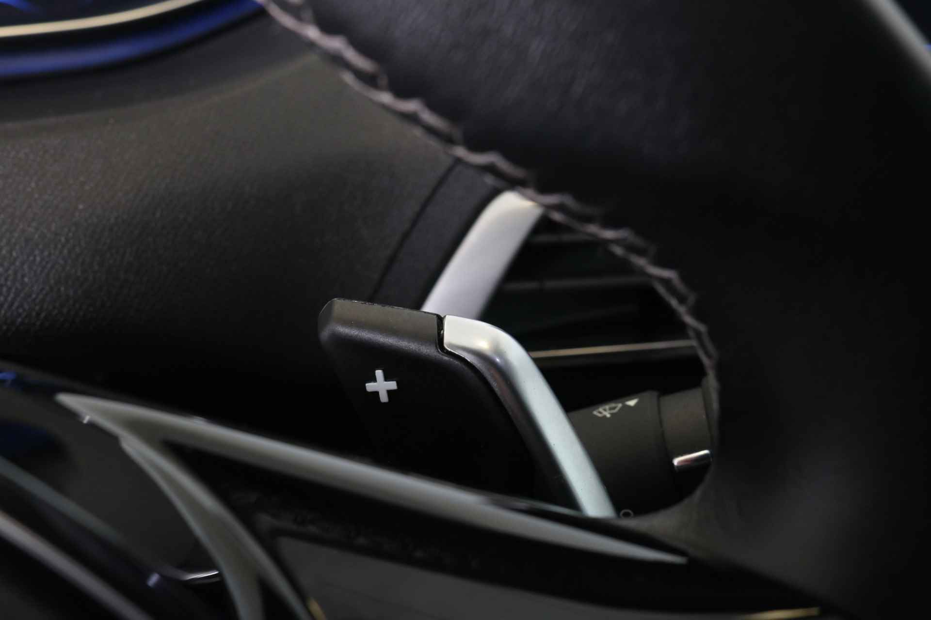 Peugeot 5008 1.2 130PK 7-zits Allure EAT8 Automaat | Navi | Camera | Clima | Cruise | Stoelverwarming | Elektrische Stoelverstelling | AGR-Bestuurdersstoel | Parkeersensoren V+A | 19" Lichtmetaal | - 35/51