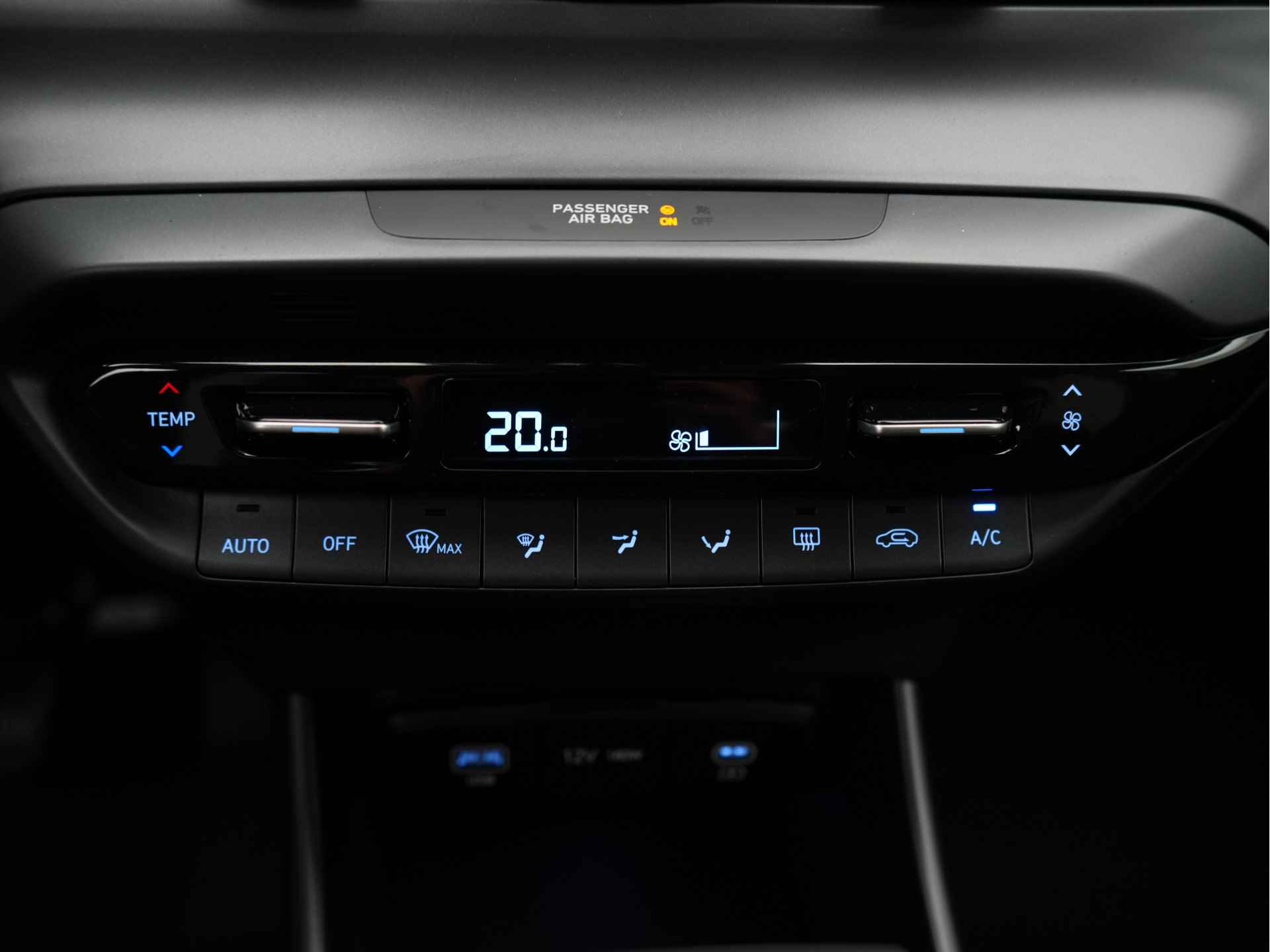 Hyundai i20 1.0 T-GDI Premium Automaat, Navigatie, Climate Control en Stoelverwarming Uit voorraad leverbaar! - 23/38