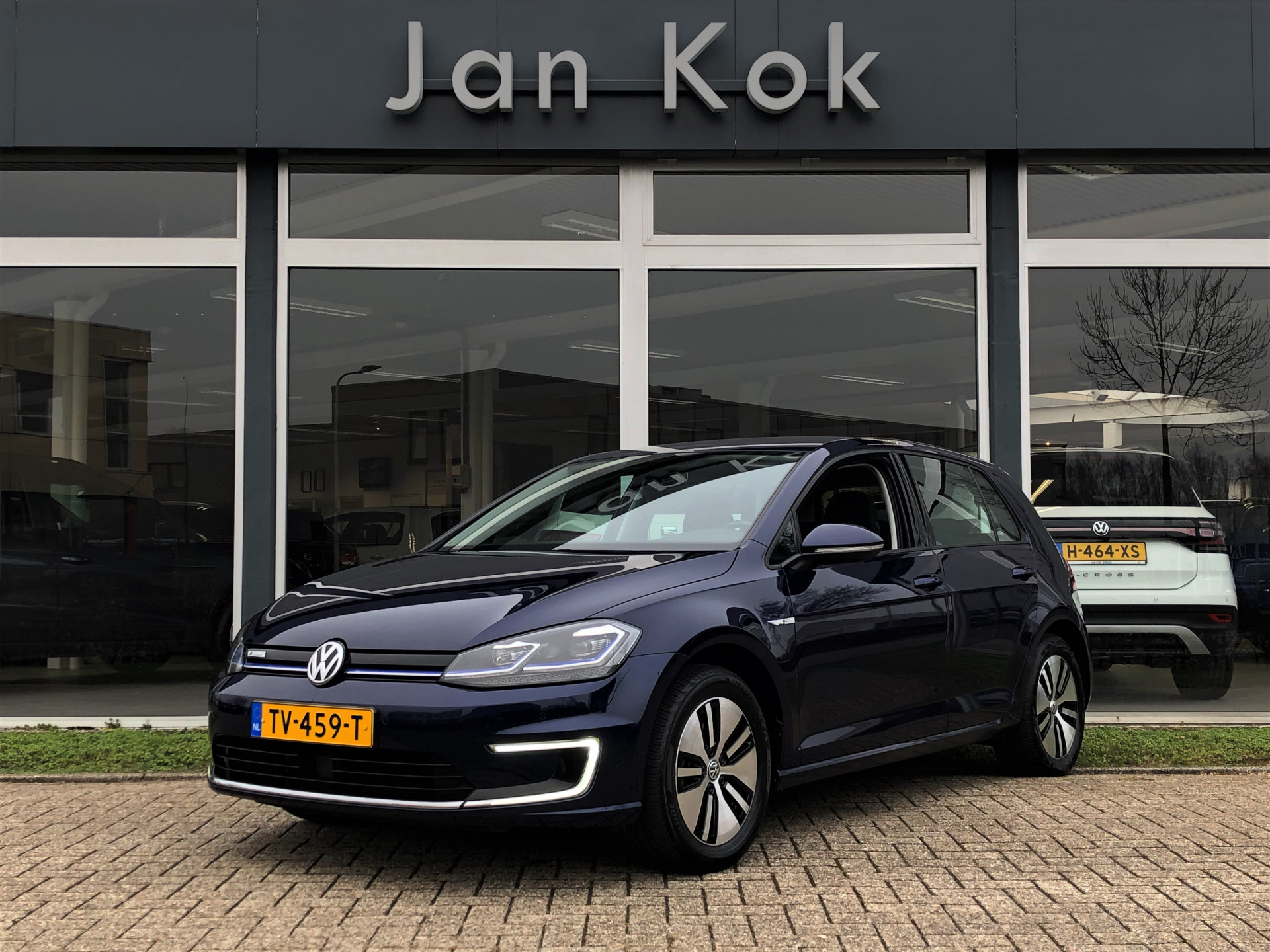Volkswagen e-Golf 136 pk | € 2000 Subsidie | Warmtepomp | Full LED bij viaBOVAG.nl