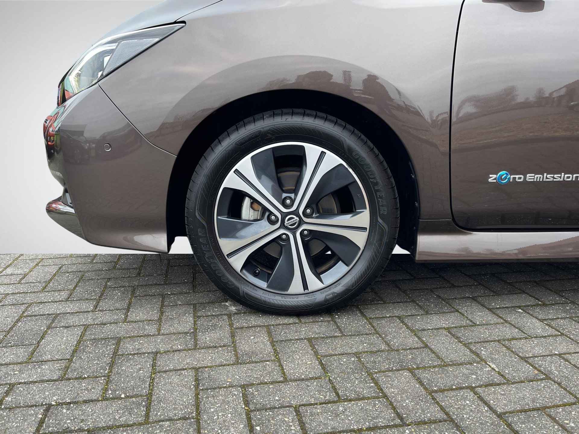 Nissan LEAF Tekna 40 kWh *€2.000 SUBSIDIE MOGELIJK!* | ProPILOT | Leder/Alcantara | Adapt. Cruise Control | 360° Camera | Dodehoek Detectie | Stuur- + Stoelverwarming | Rijklaarprijs! - 8/28