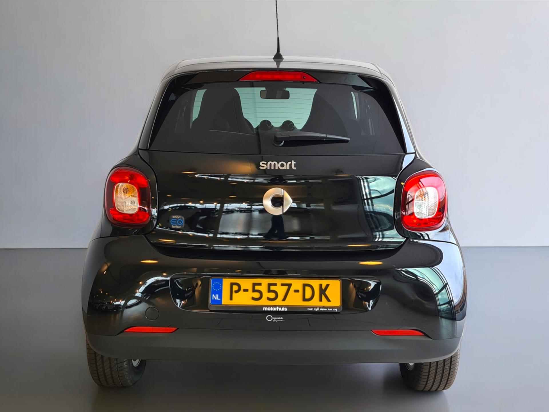 SMART Forfour EQ 82pk Essential LMV ECC STOELV - 12/28